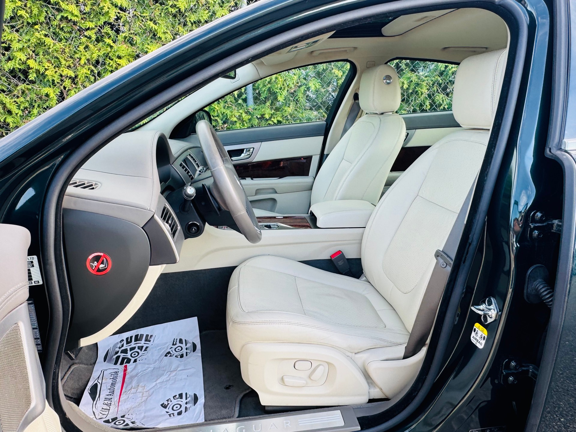 JAGUAR XF 3.0d S V6 Premium Luxury-image-10