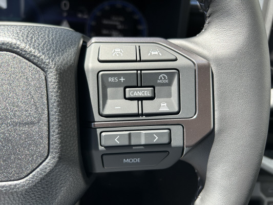 TOYOTA Hilux BEV Style AWD-image-11