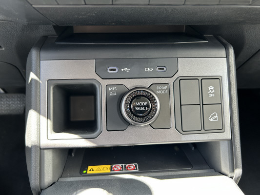 TOYOTA Hilux BEV Style AWD-image-14