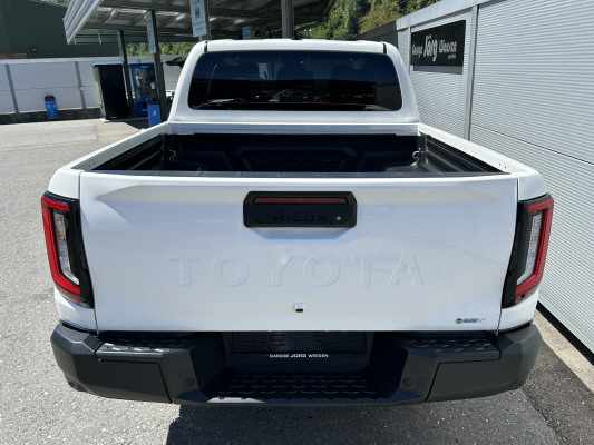 TOYOTA Hilux BEV Style AWD-image-4
