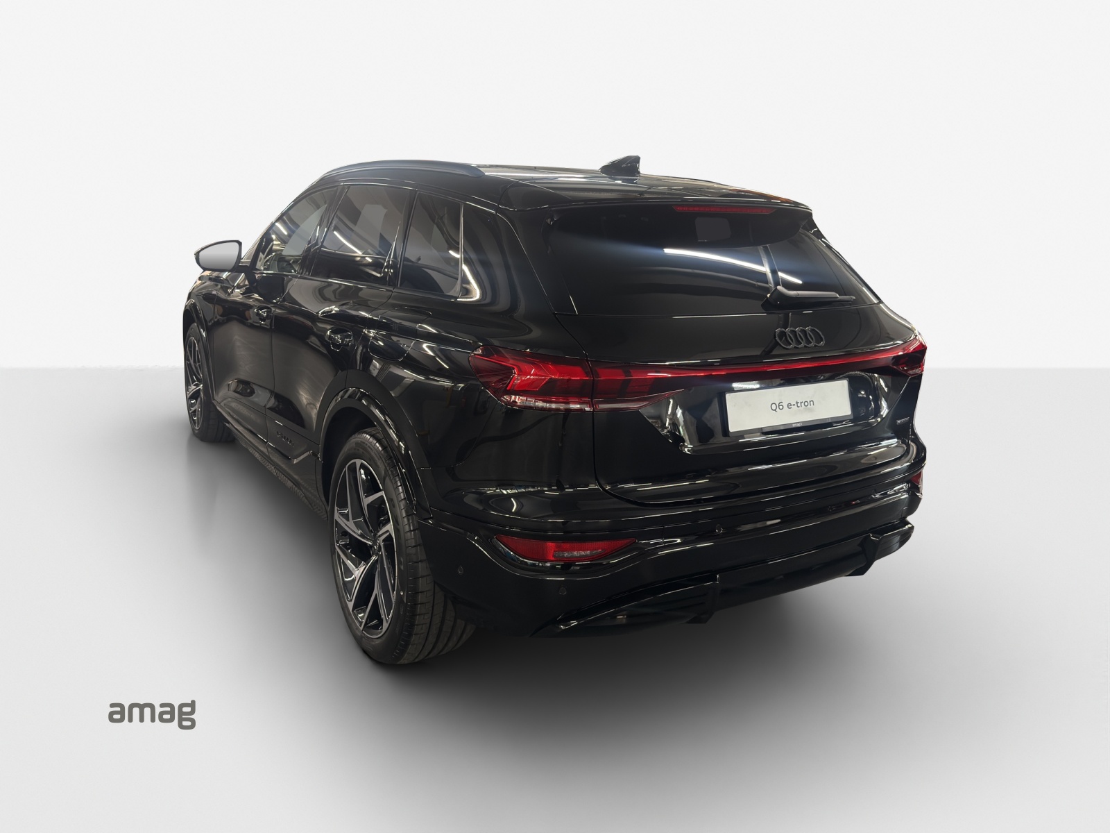 AUDI Q6 e-tron quattro-image-2