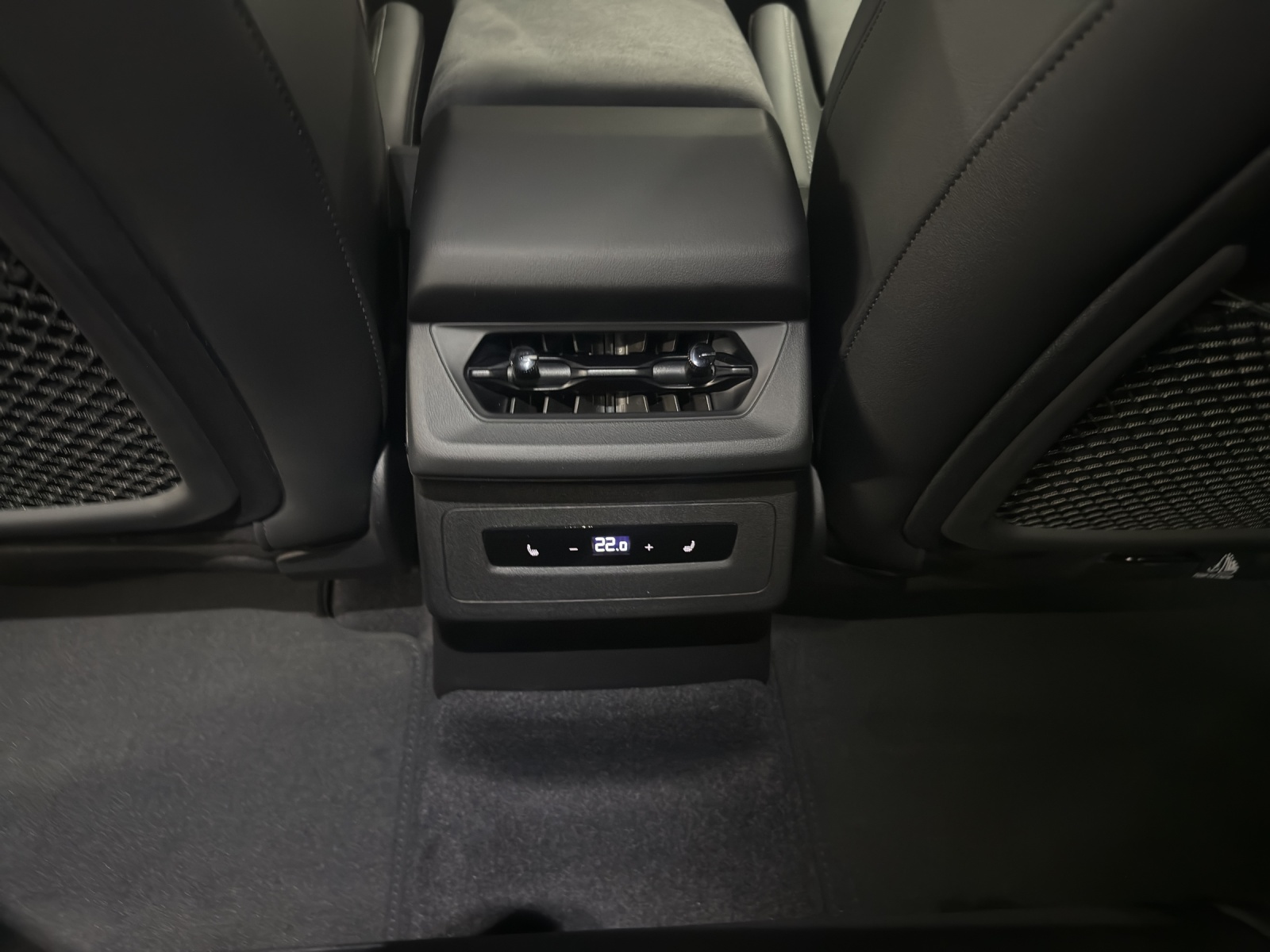 AUDI Q6 e-tron quattro-image-10