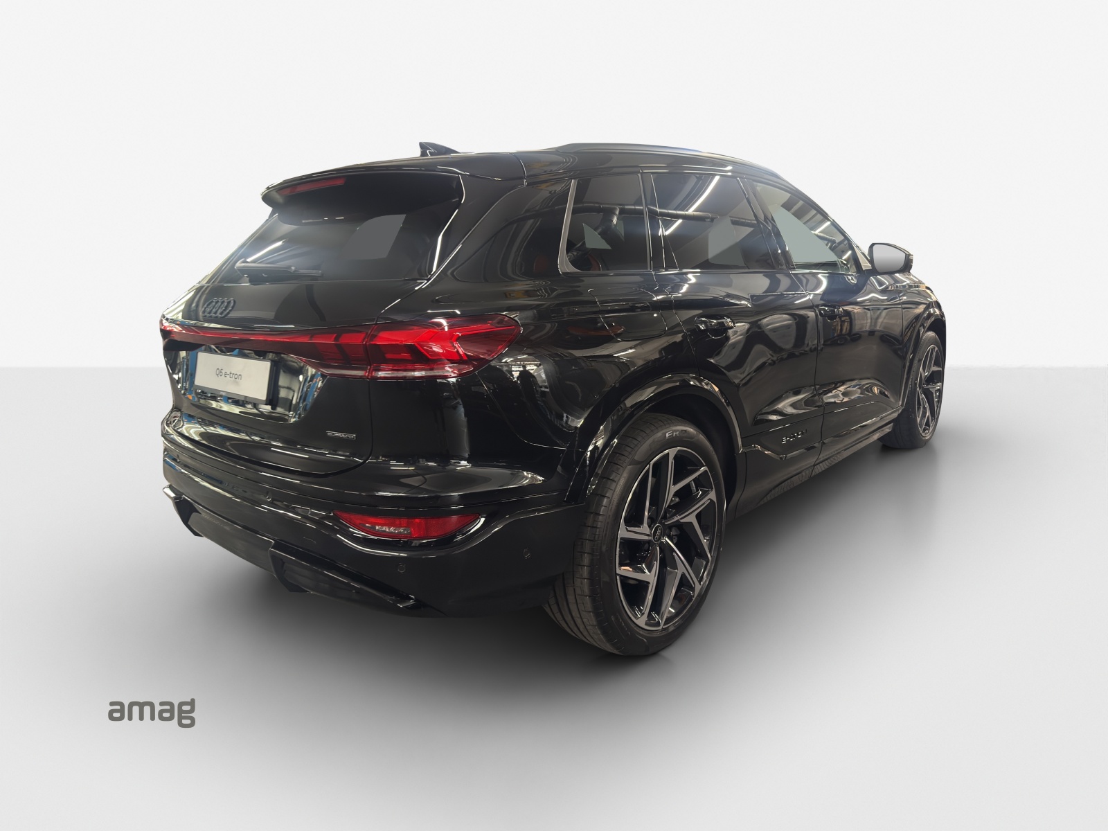 AUDI Q6 e-tron quattro-image-4