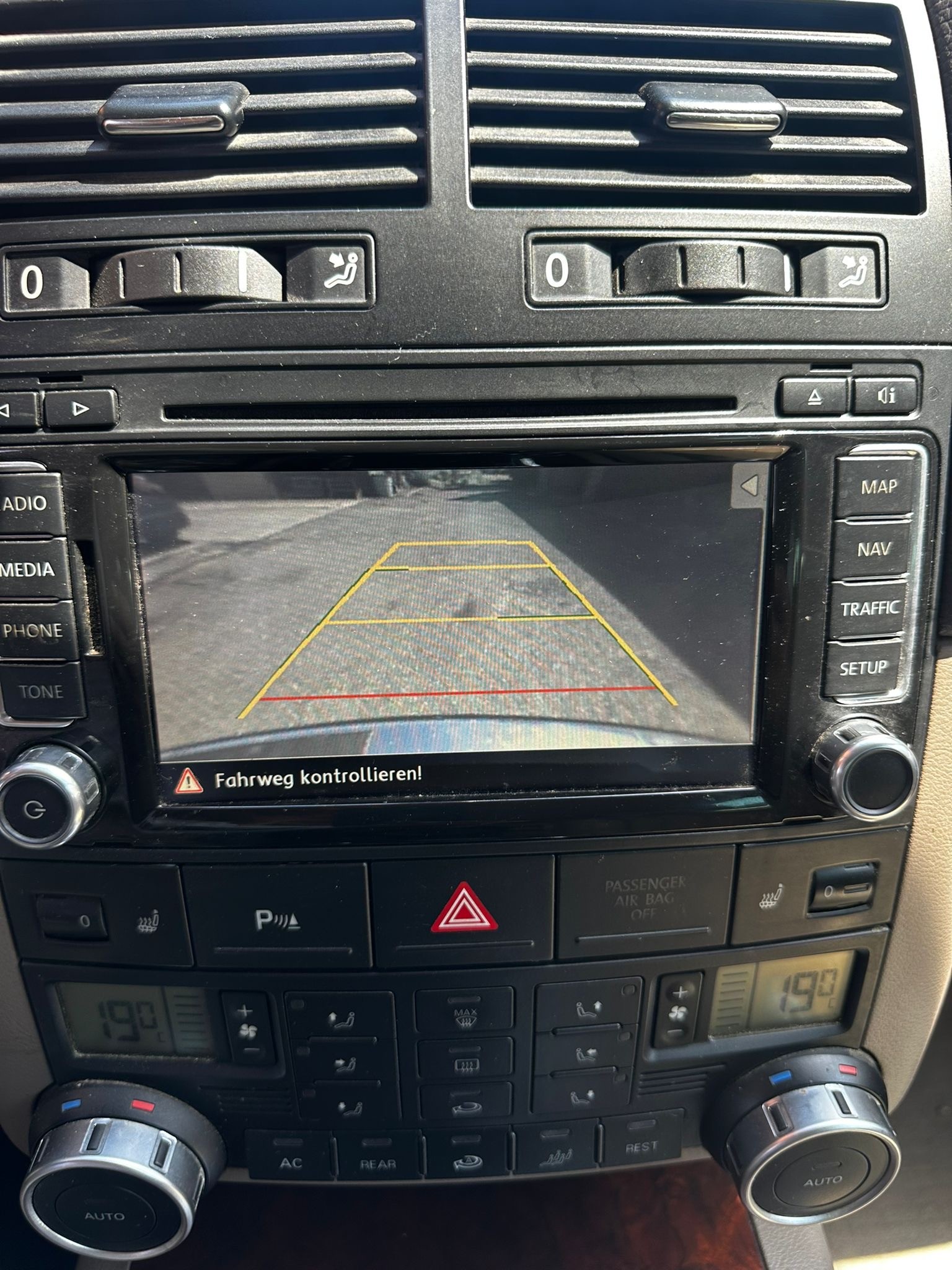 VW Touareg 3.0 TDI Tiptronic-image-10