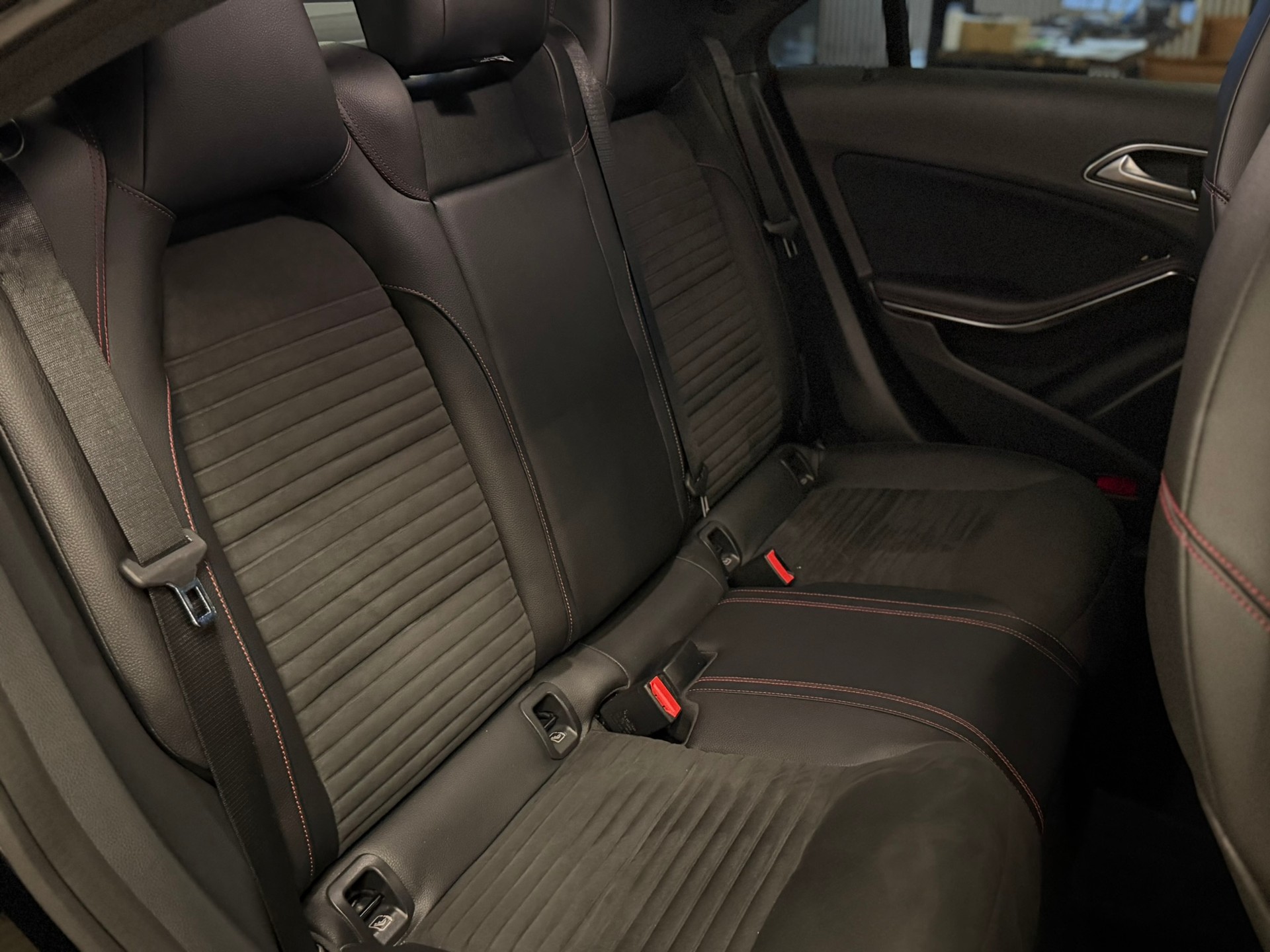 MERCEDES-BENZ CLA 200 AMG Line 7G-DCT-image-16