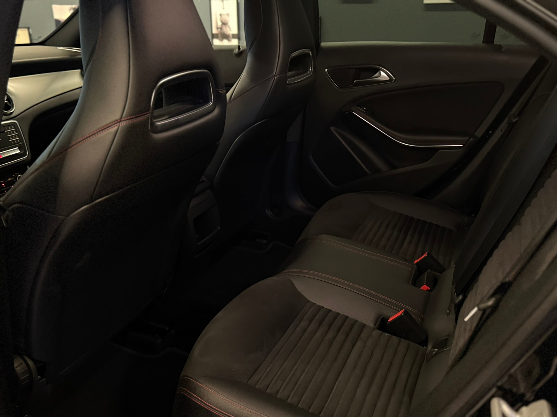 MERCEDES-BENZ CLA 200 AMG Line 7G-DCT-image-15