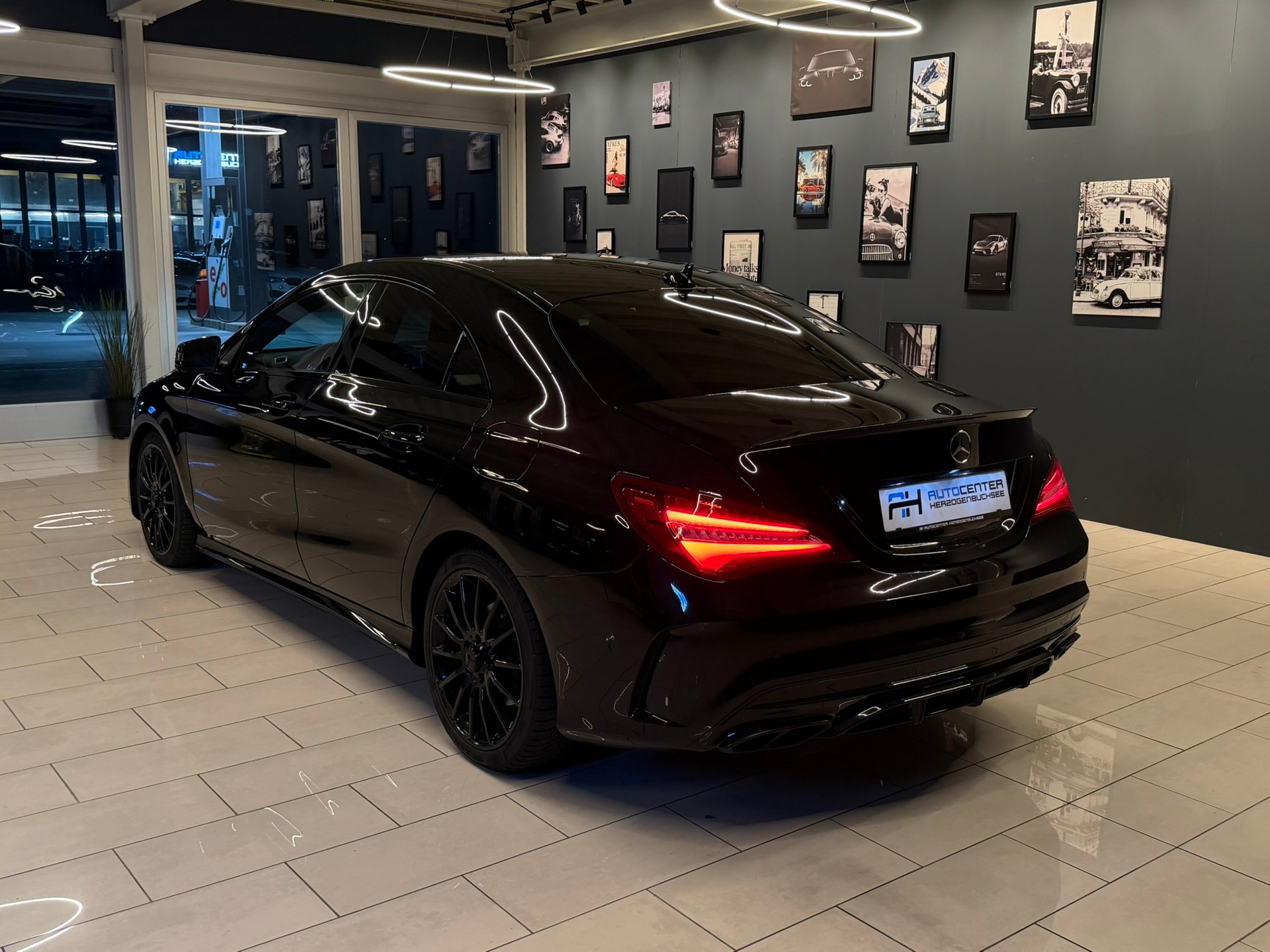 MERCEDES-BENZ CLA 200 AMG Line 7G-DCT-image-4