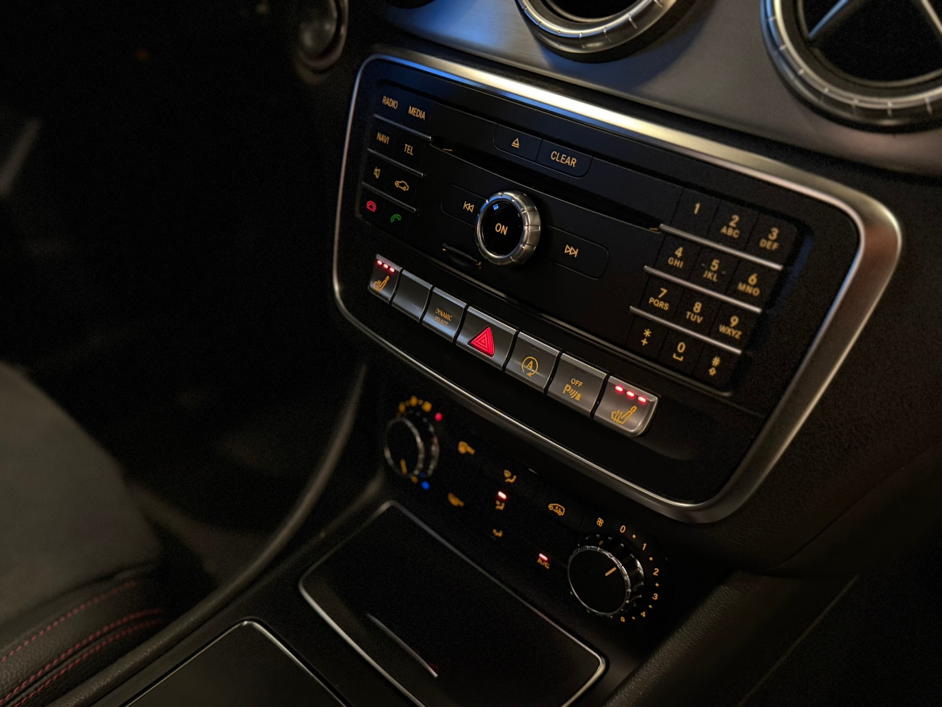 MERCEDES-BENZ CLA 200 AMG Line 7G-DCT-image-18