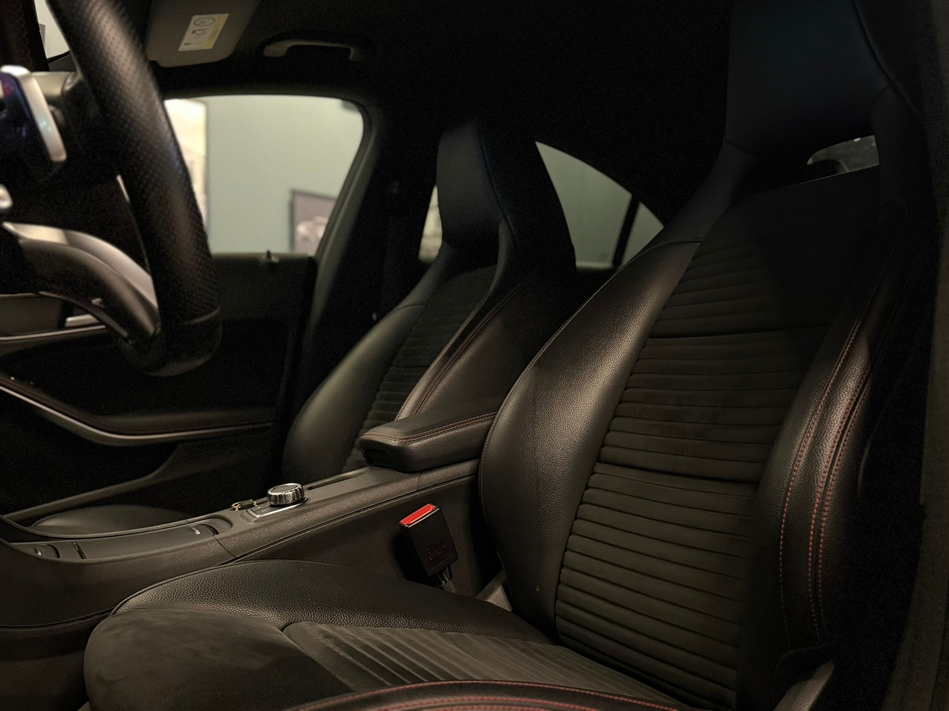 MERCEDES-BENZ CLA 200 AMG Line 7G-DCT-image-13