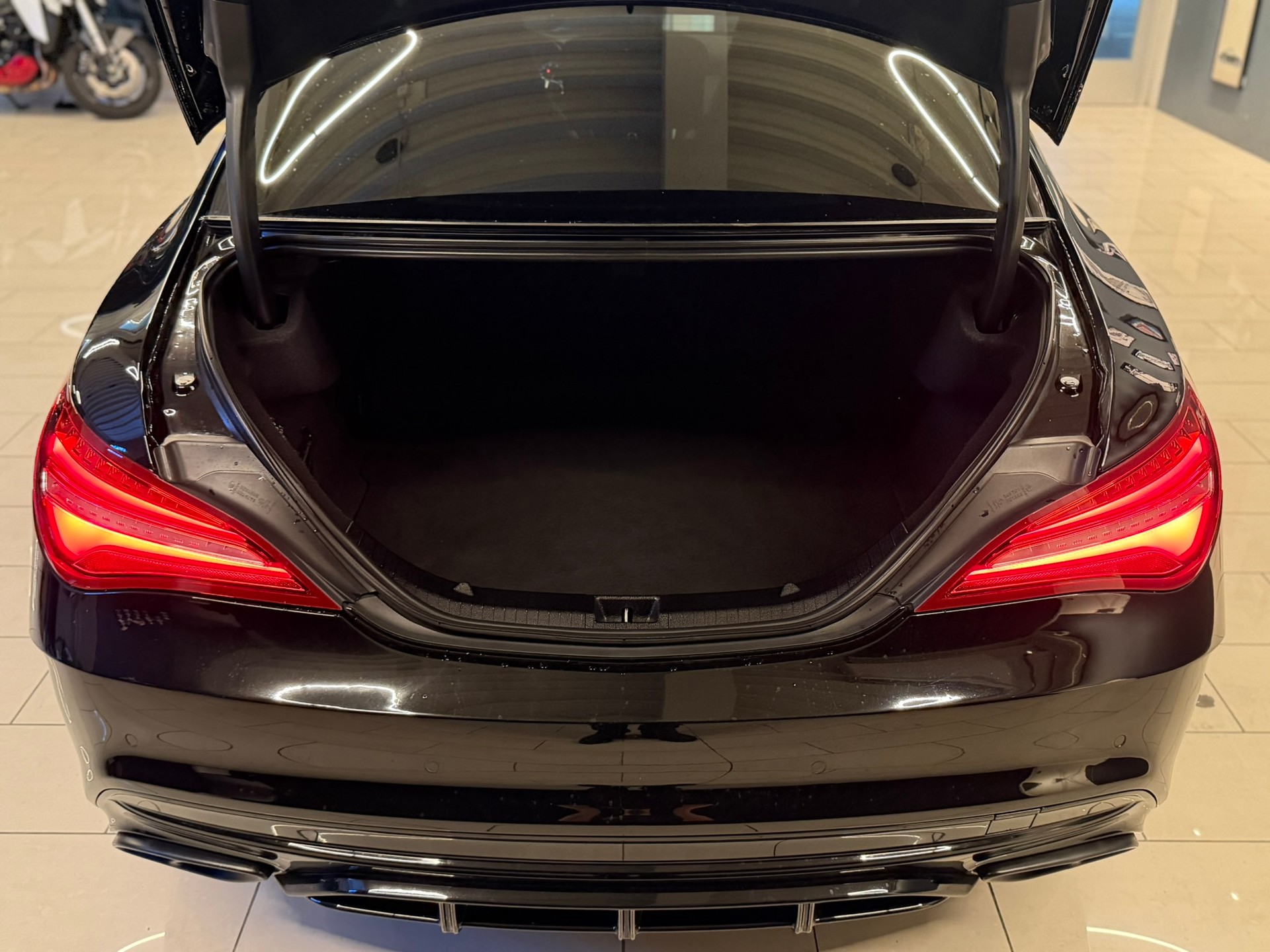 MERCEDES-BENZ CLA 200 AMG Line 7G-DCT-image-7