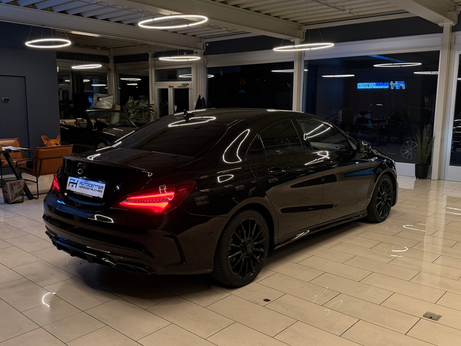 MERCEDES-BENZ CLA 200 AMG Line 7G-DCT-image-6