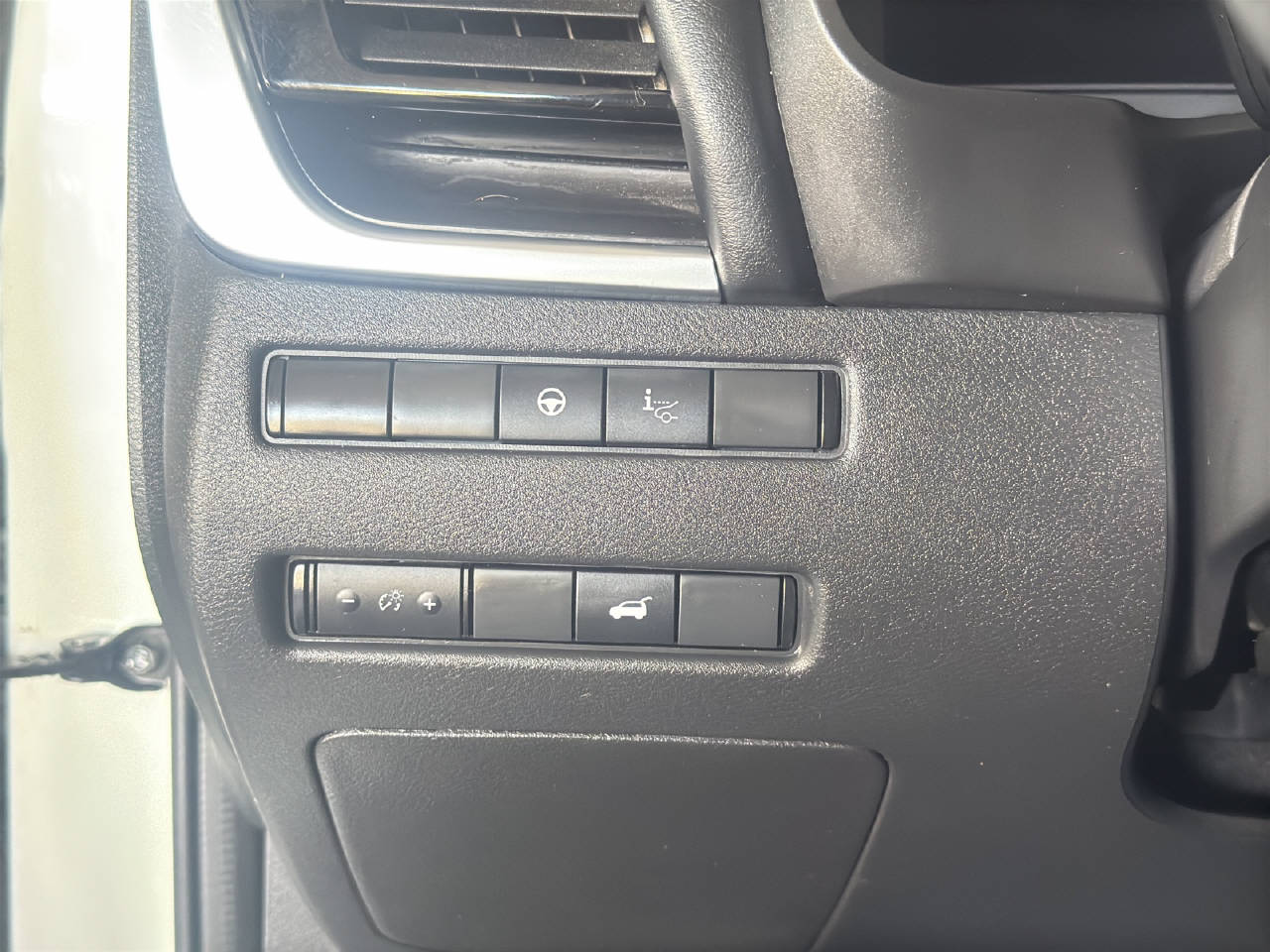 NISSAN X-Trail 1.5 VC-T Tekna e-4orce-image-15