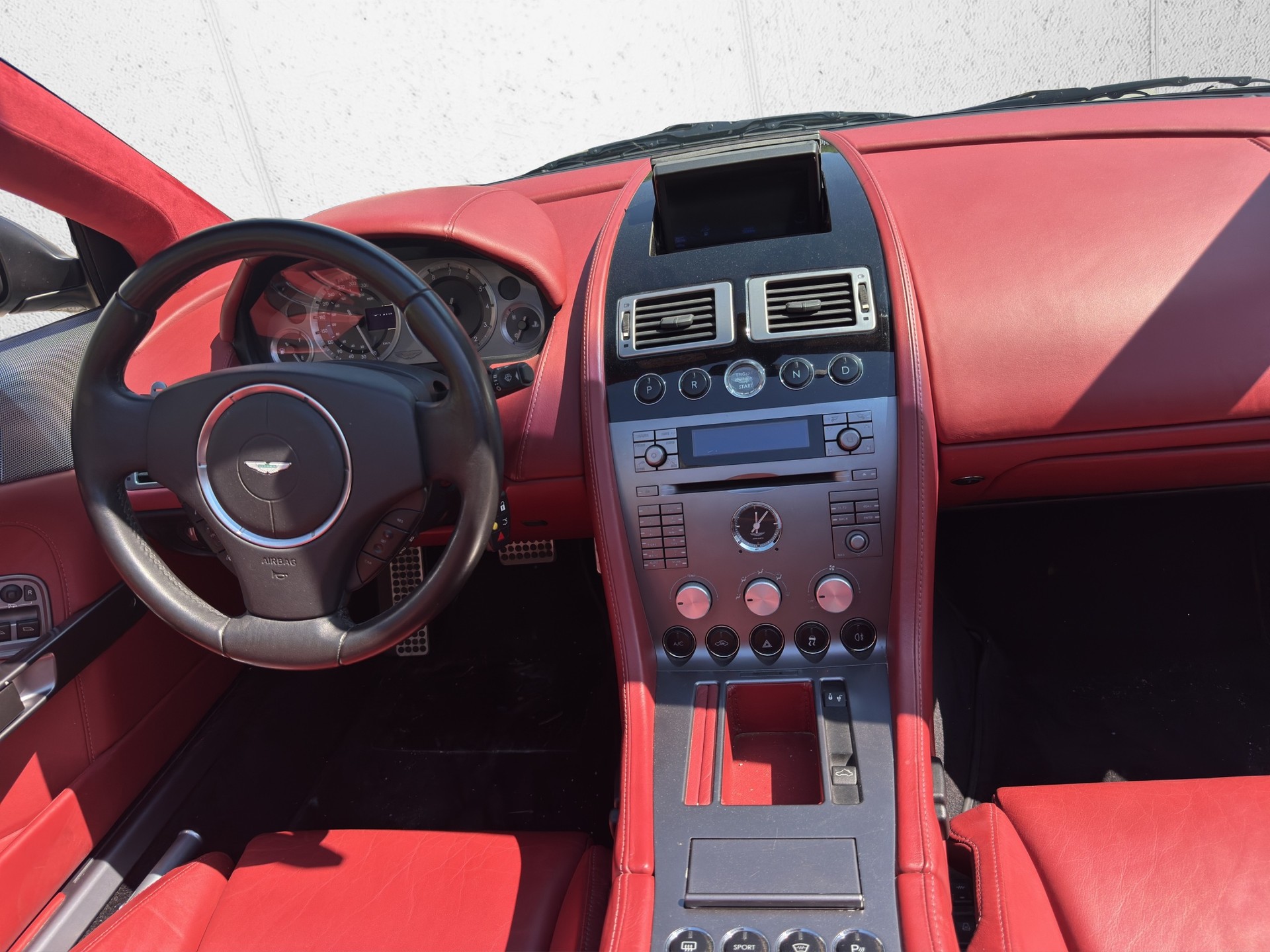 ASTON MARTIN DB9 Volante Touchtronic 2-image-12