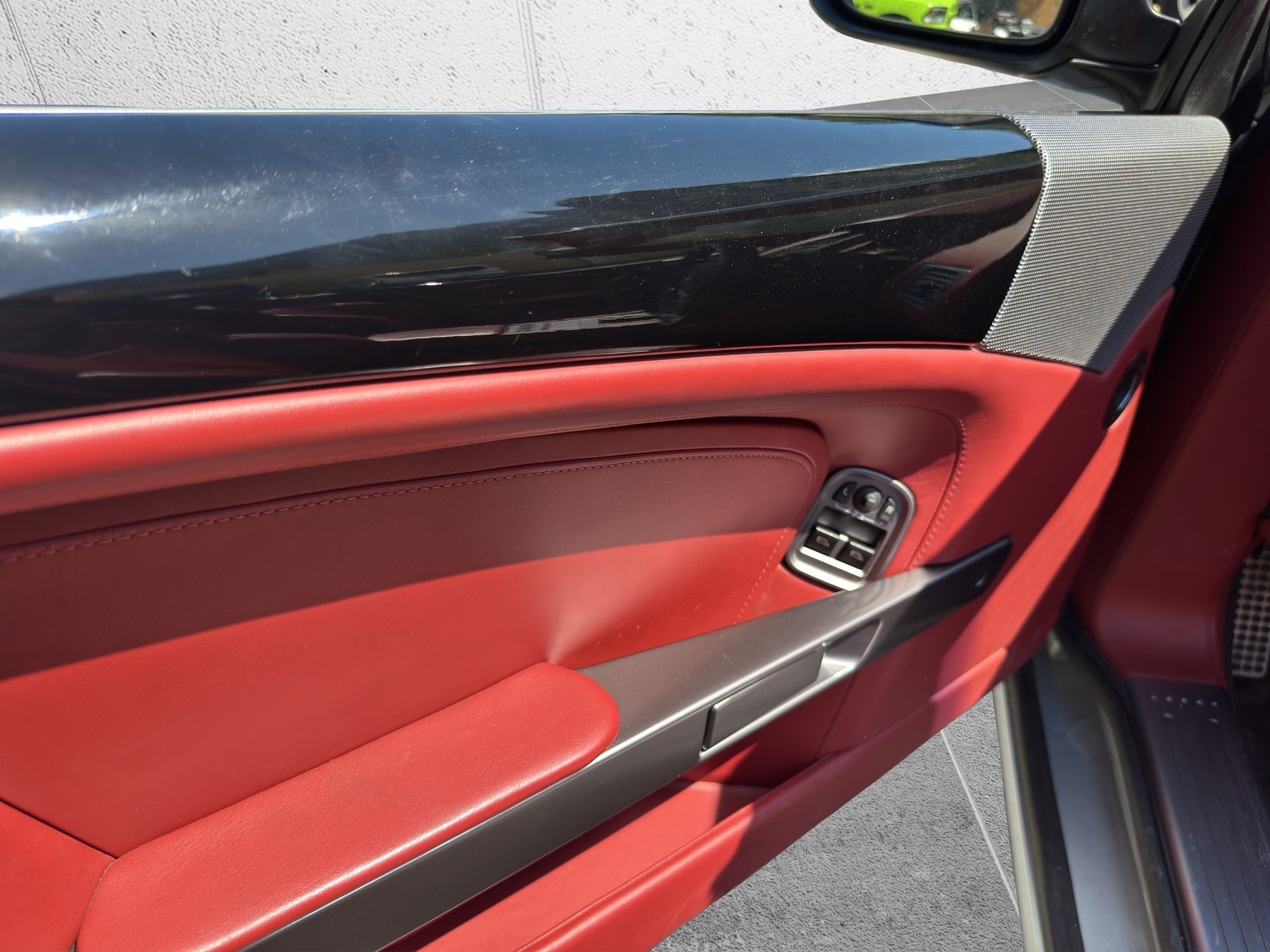 ASTON MARTIN DB9 Volante Touchtronic 2-image-11