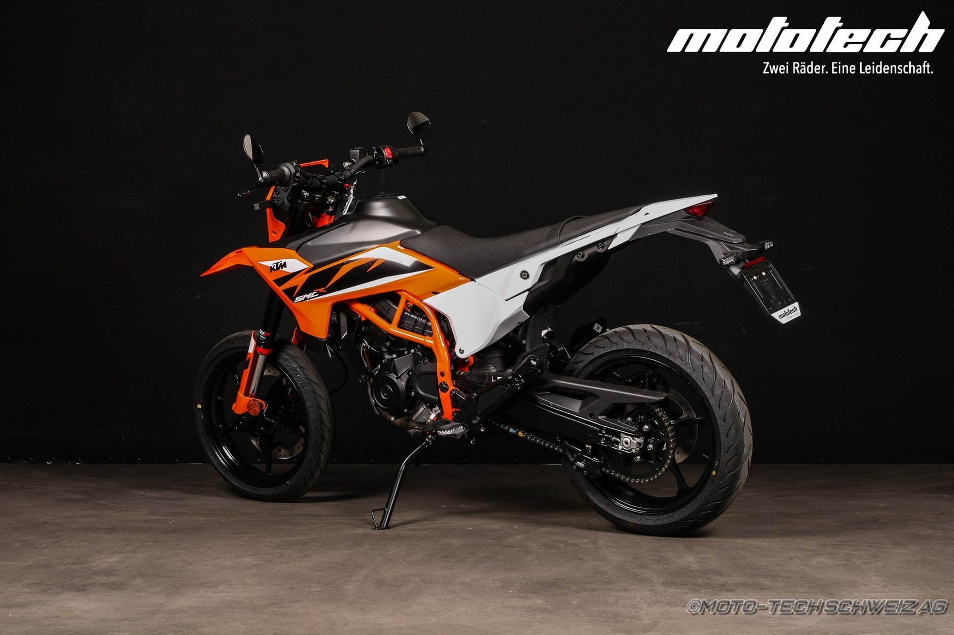 KTM 125 SMC R-showroom-element-2