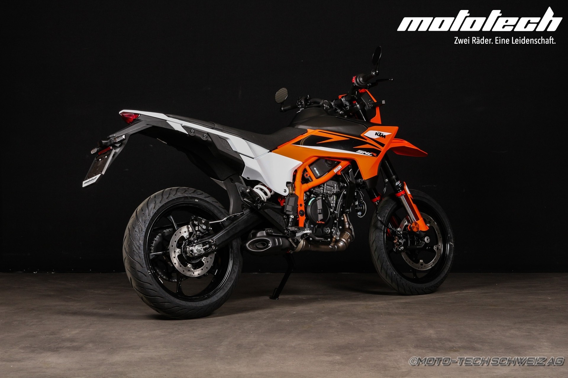KTM 125 SMC R-showroom-element-1