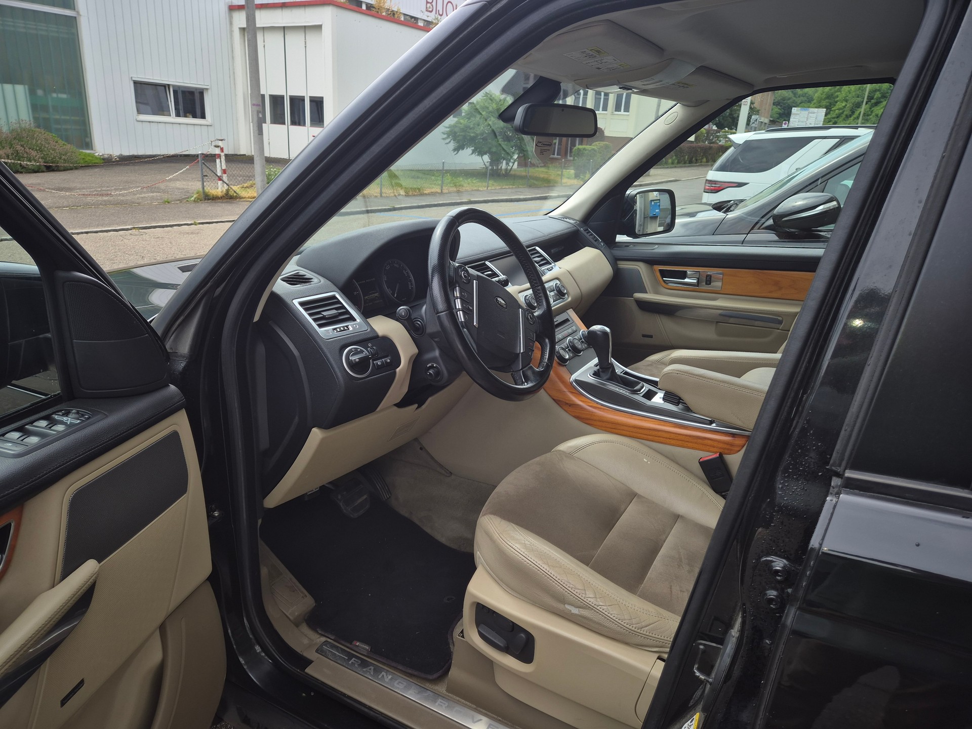 LAND ROVER Range Rover Sport 3.0 TDV6 SE Automatic-image-3