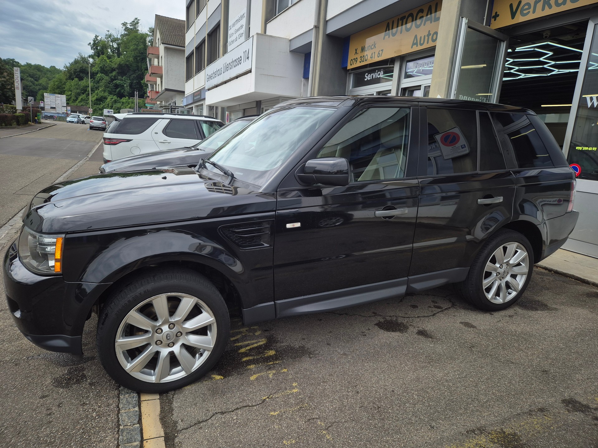 LAND ROVER Range Rover Sport 3.0 TDV6 SE Automatic-image-2