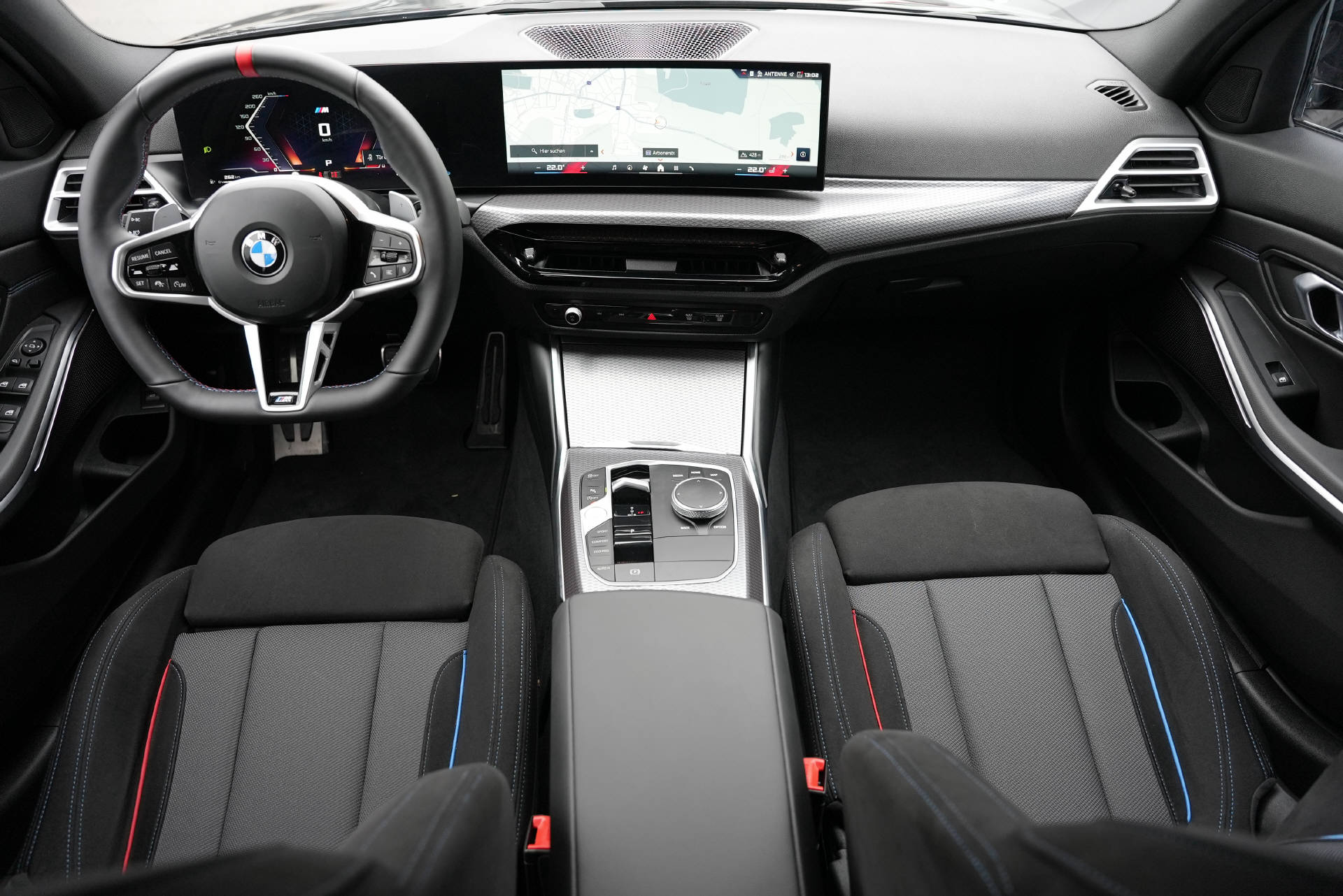 BMW M340i xDrive 48V Touring Steptronic M Sport-image-11