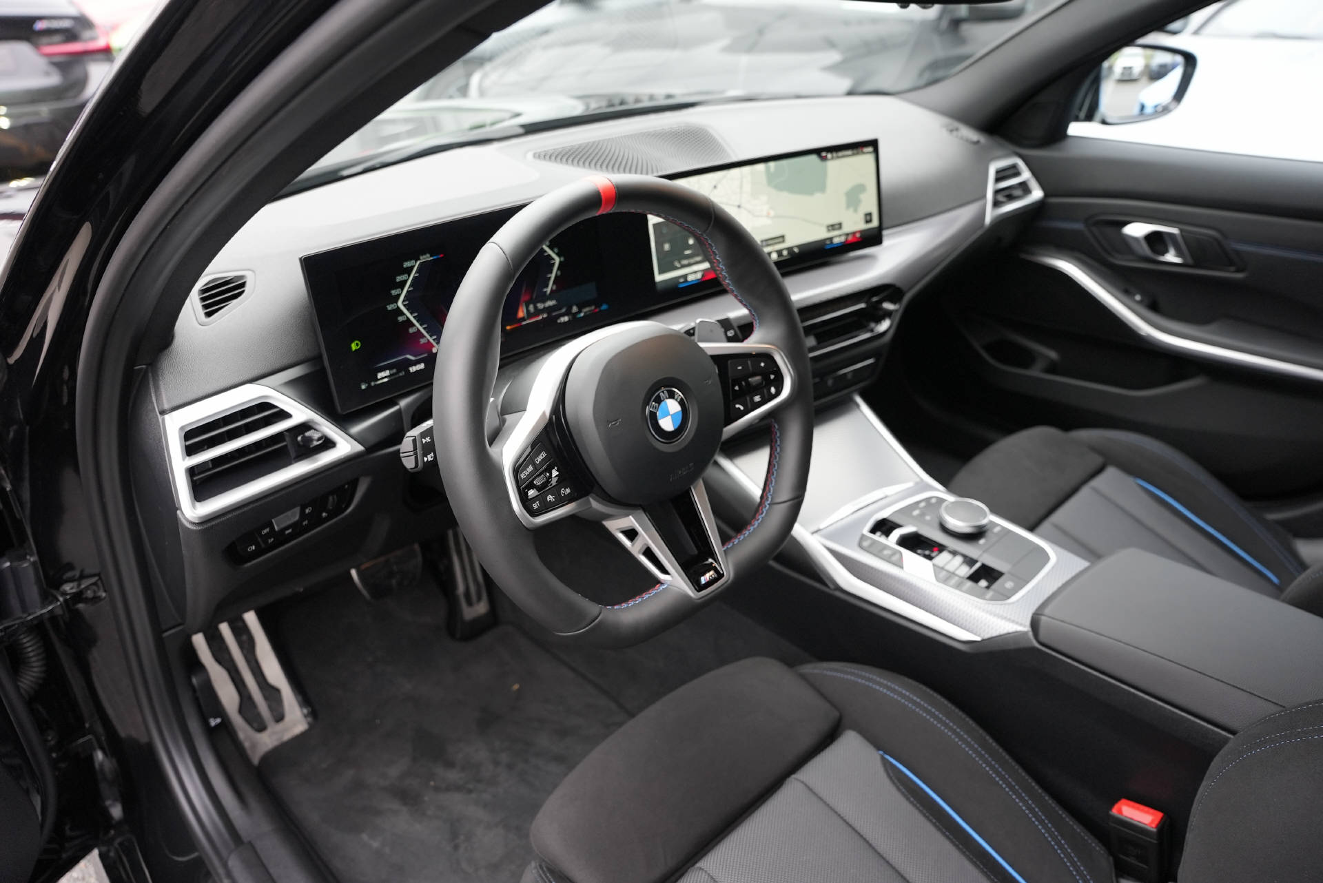 BMW M340i xDrive 48V Touring Steptronic M Sport-image-6