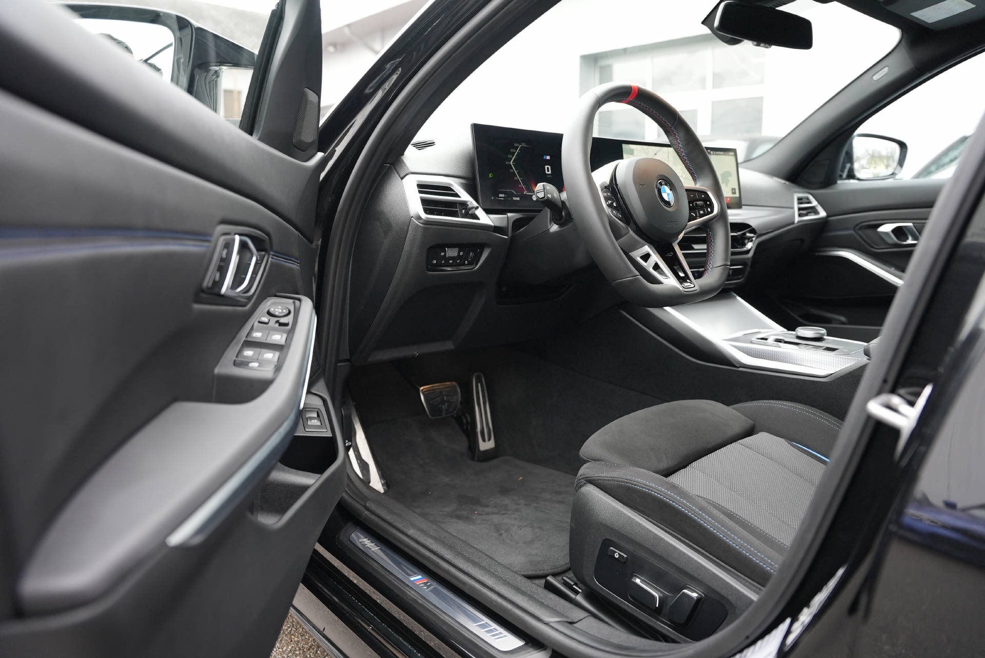 BMW M340i xDrive 48V Touring Steptronic M Sport-image-8