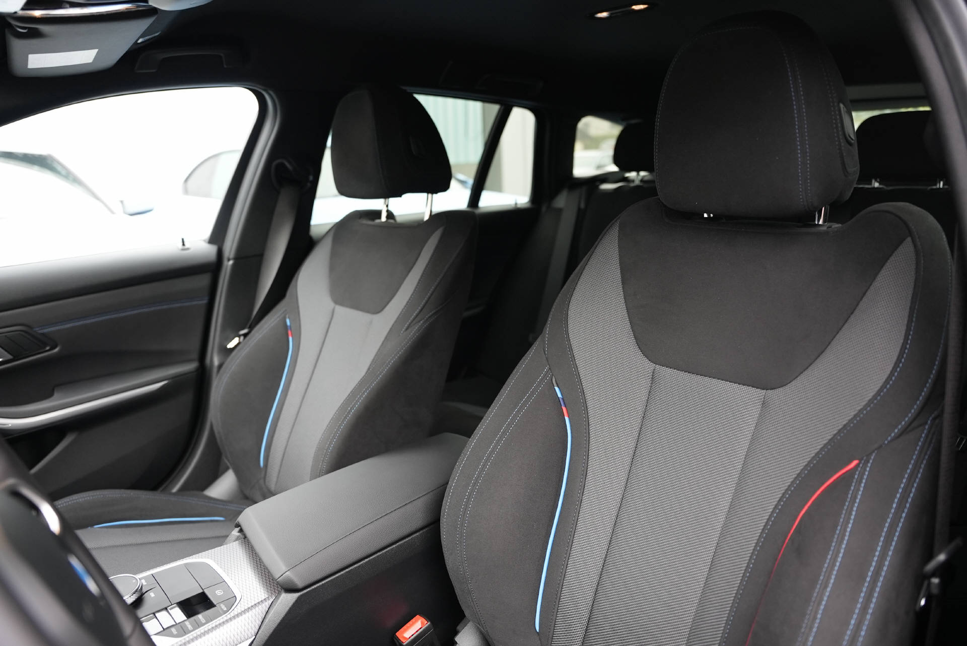 BMW M340i xDrive 48V Touring Steptronic M Sport-image-9