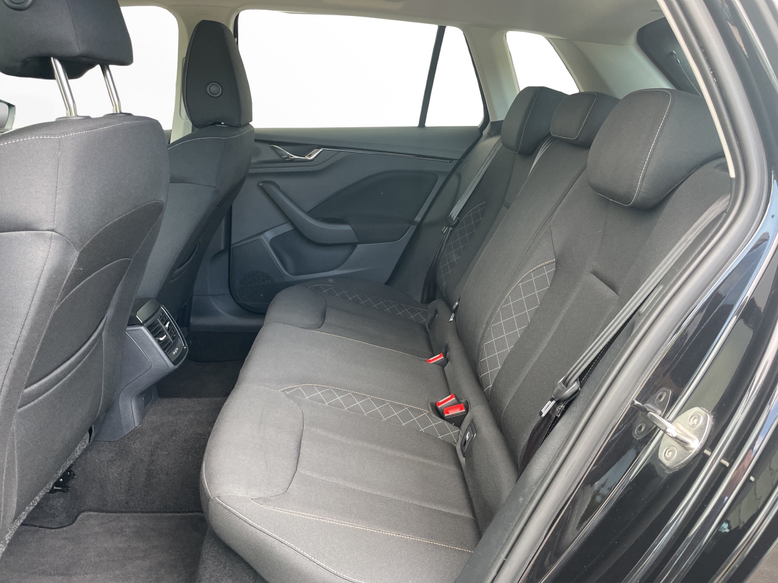 SKODA Kamiq 1.0 TSI Ambition DSG-image-13