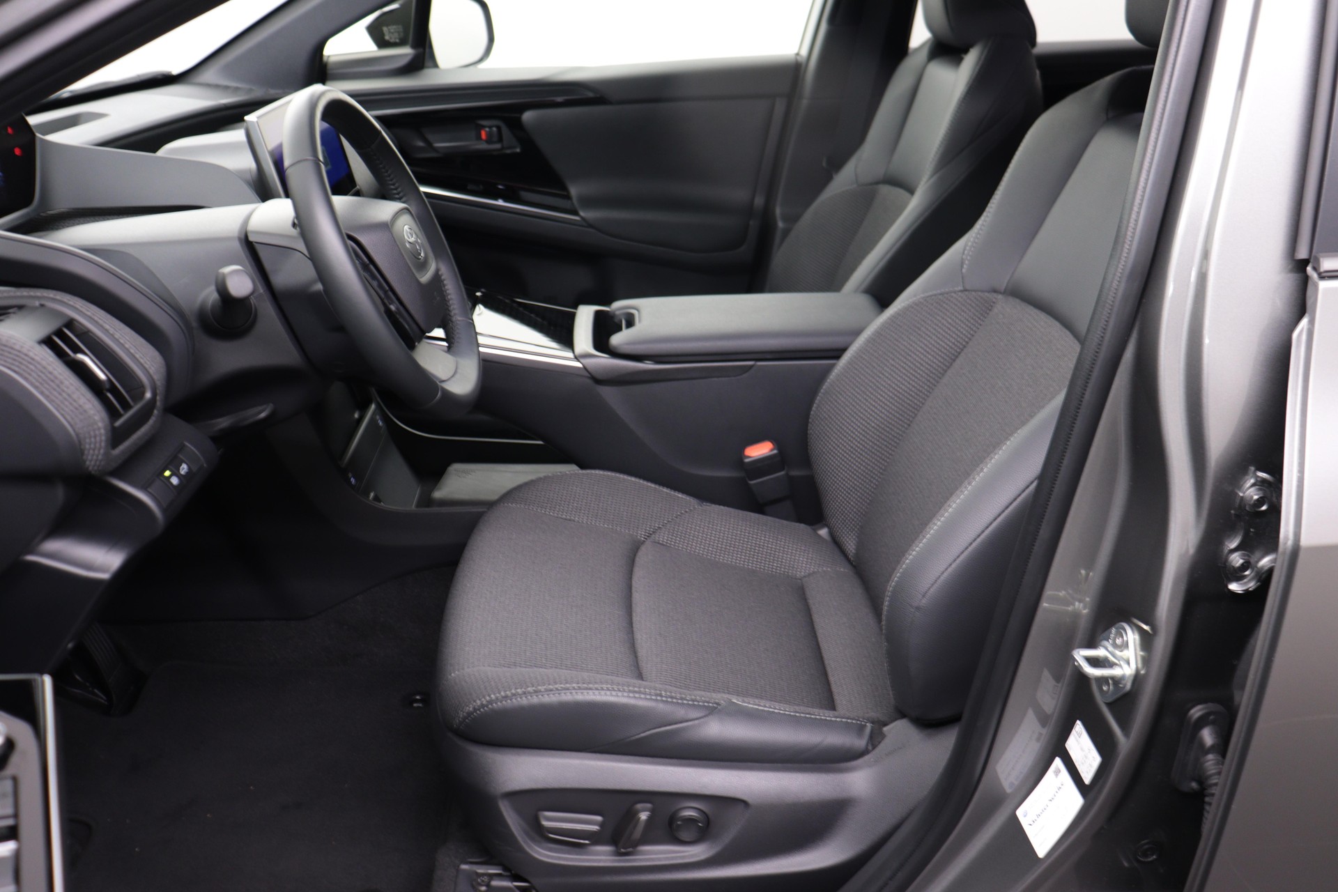 TOYOTA bZ4X Style AWD-image-2