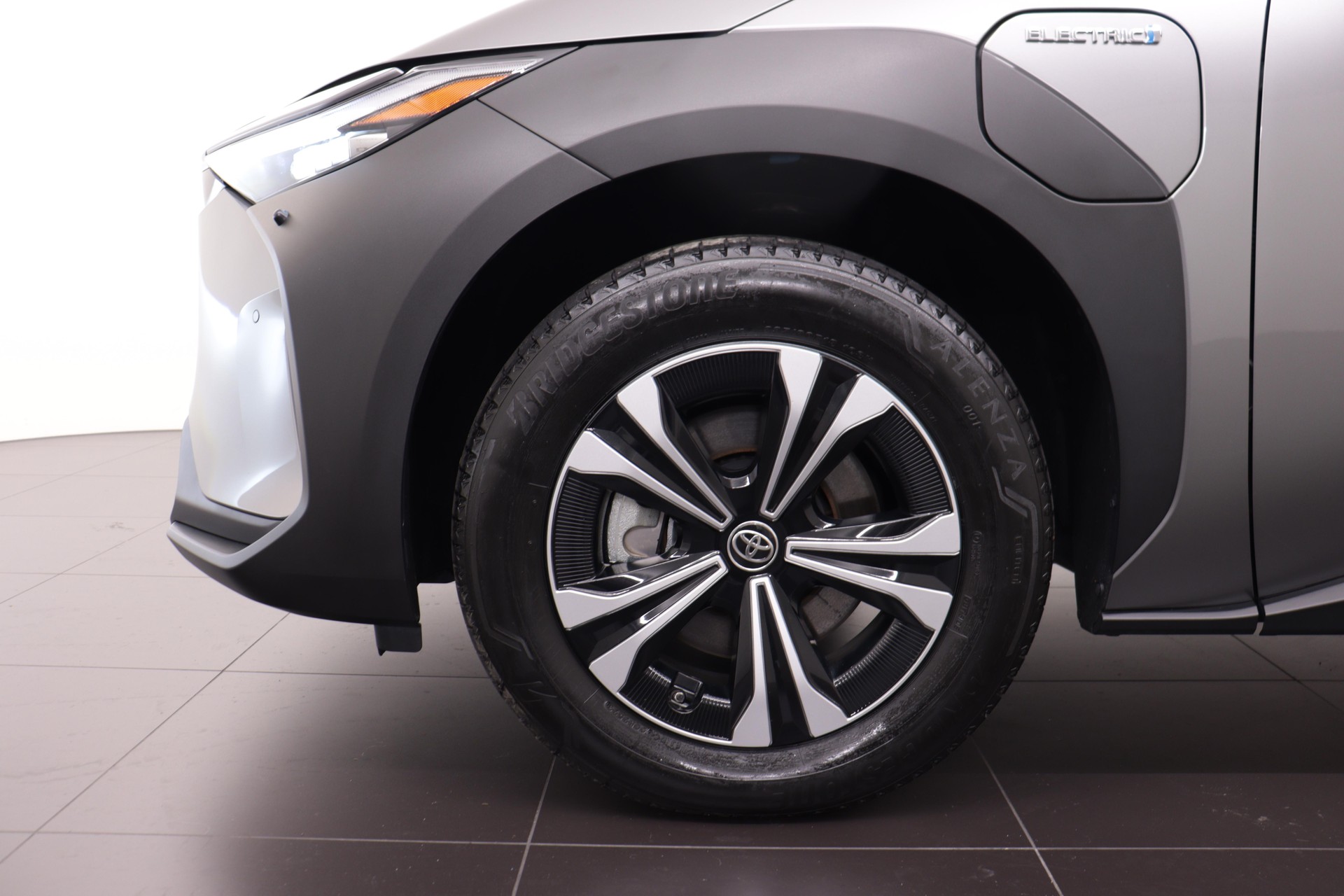 TOYOTA bZ4X Style AWD-image-9