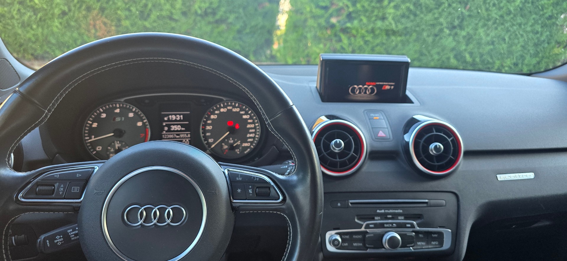 AUDI 2.0 TFSI quattro-image-5