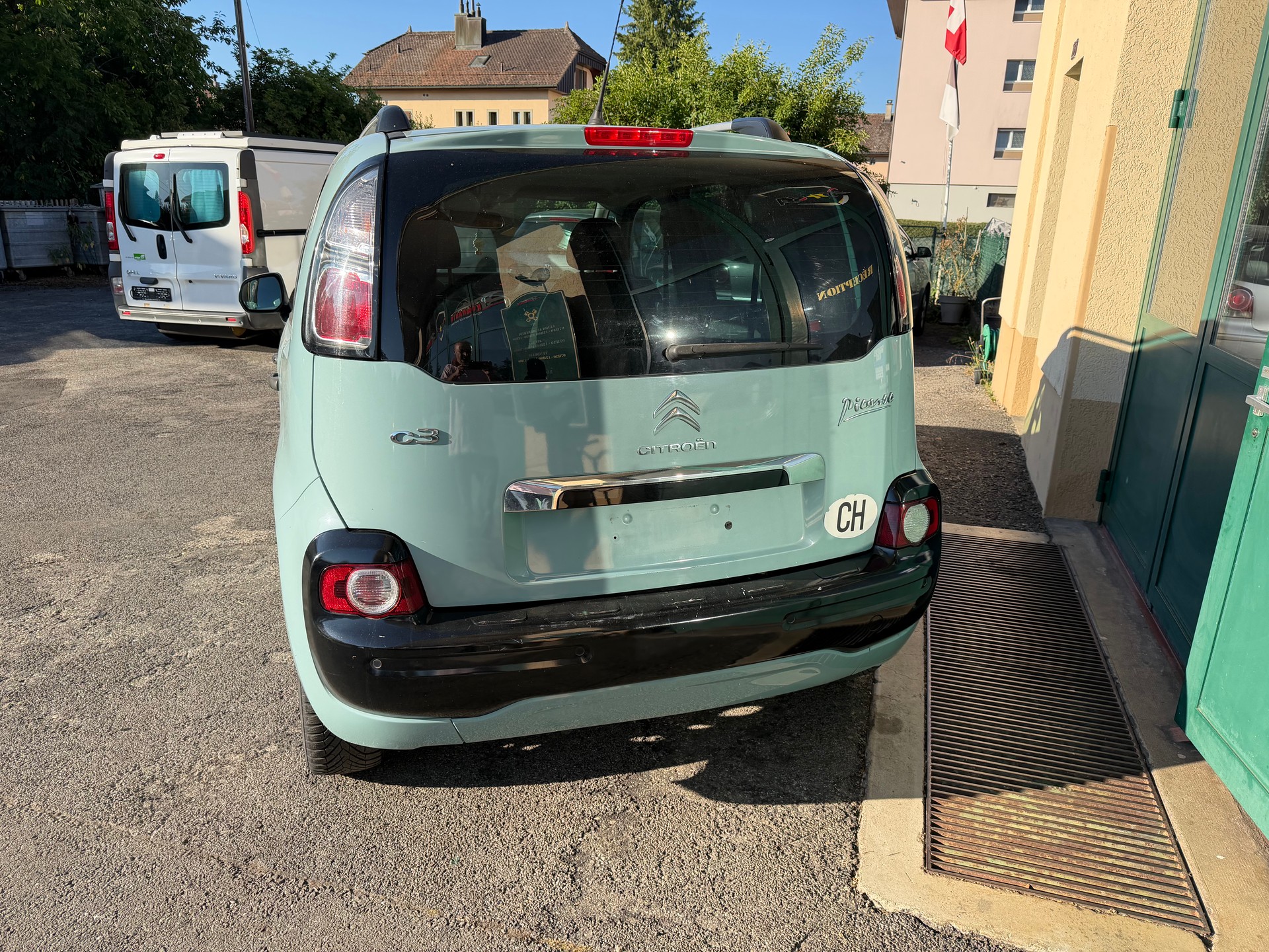CITROEN C3 Picasso 1.2 Pure Tech Attraction-image-3