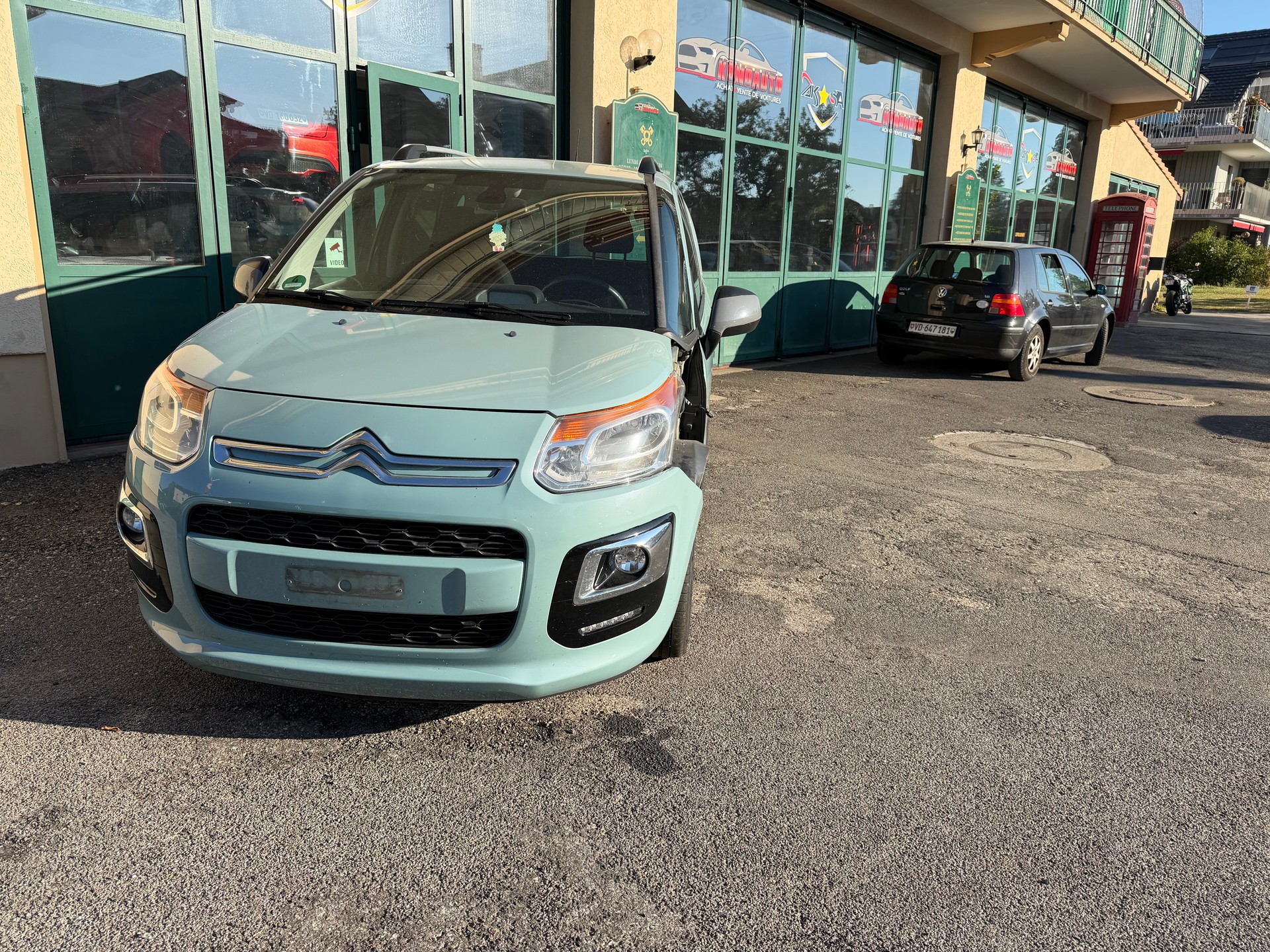CITROEN C3 Picasso 1.2 Pure Tech Attraction-image-0
