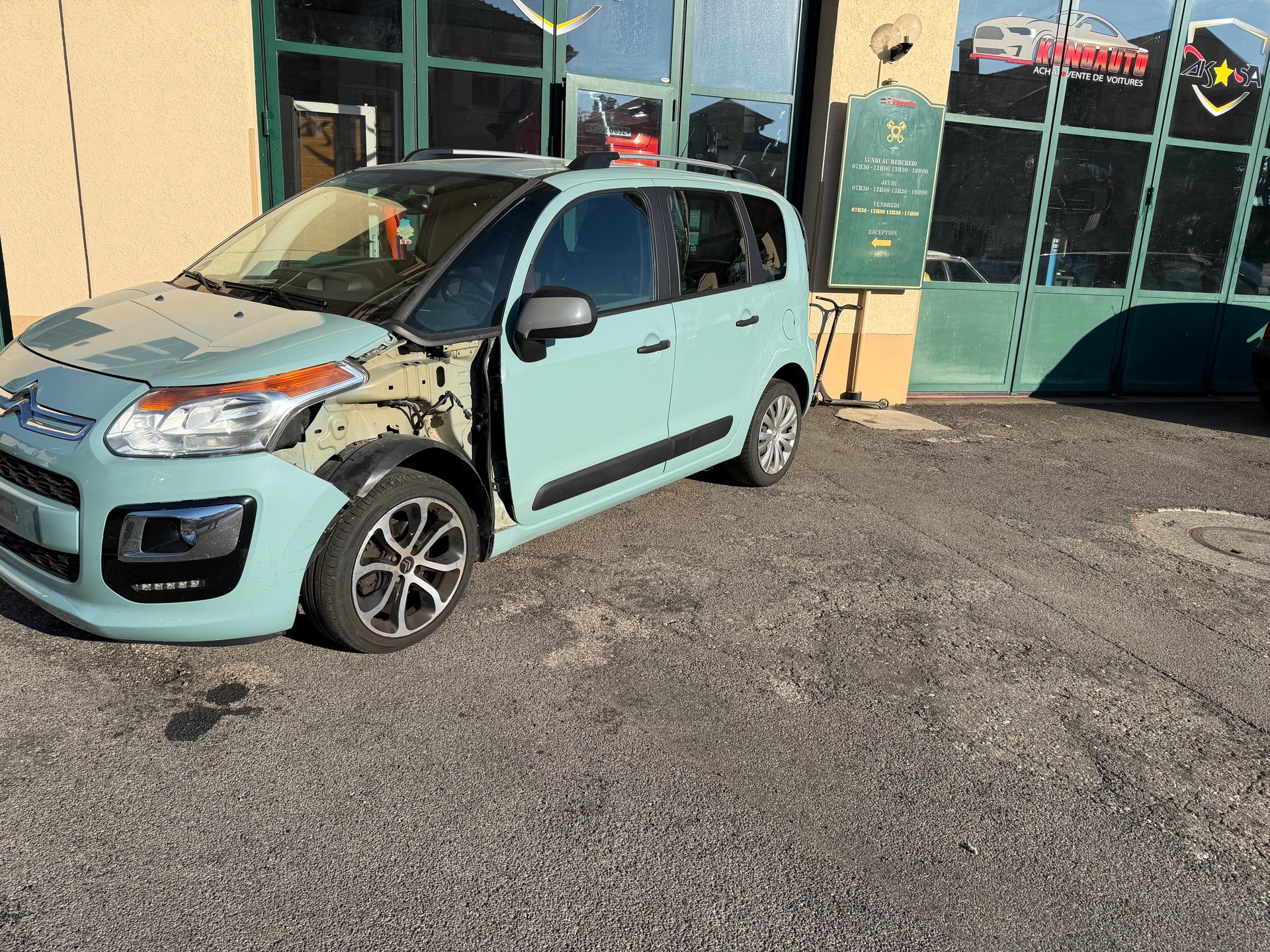CITROEN C3 Picasso 1.2 Pure Tech Attraction-image-1