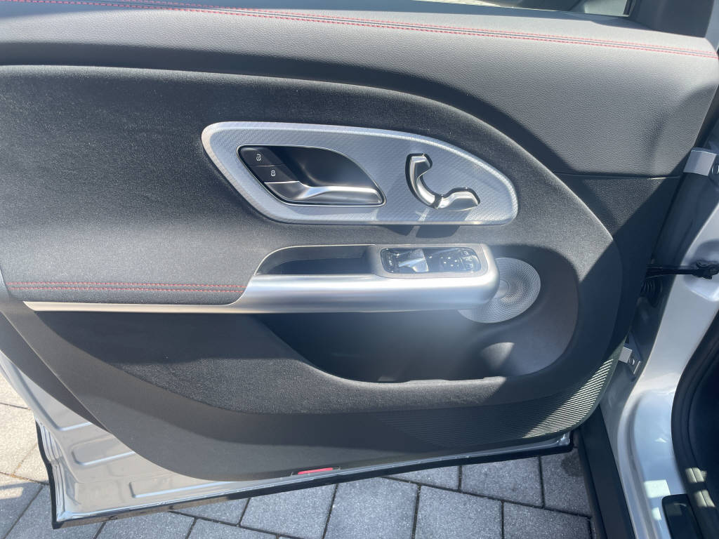MERCEDES-BENZ GLB 220 4MATIC-image-11
