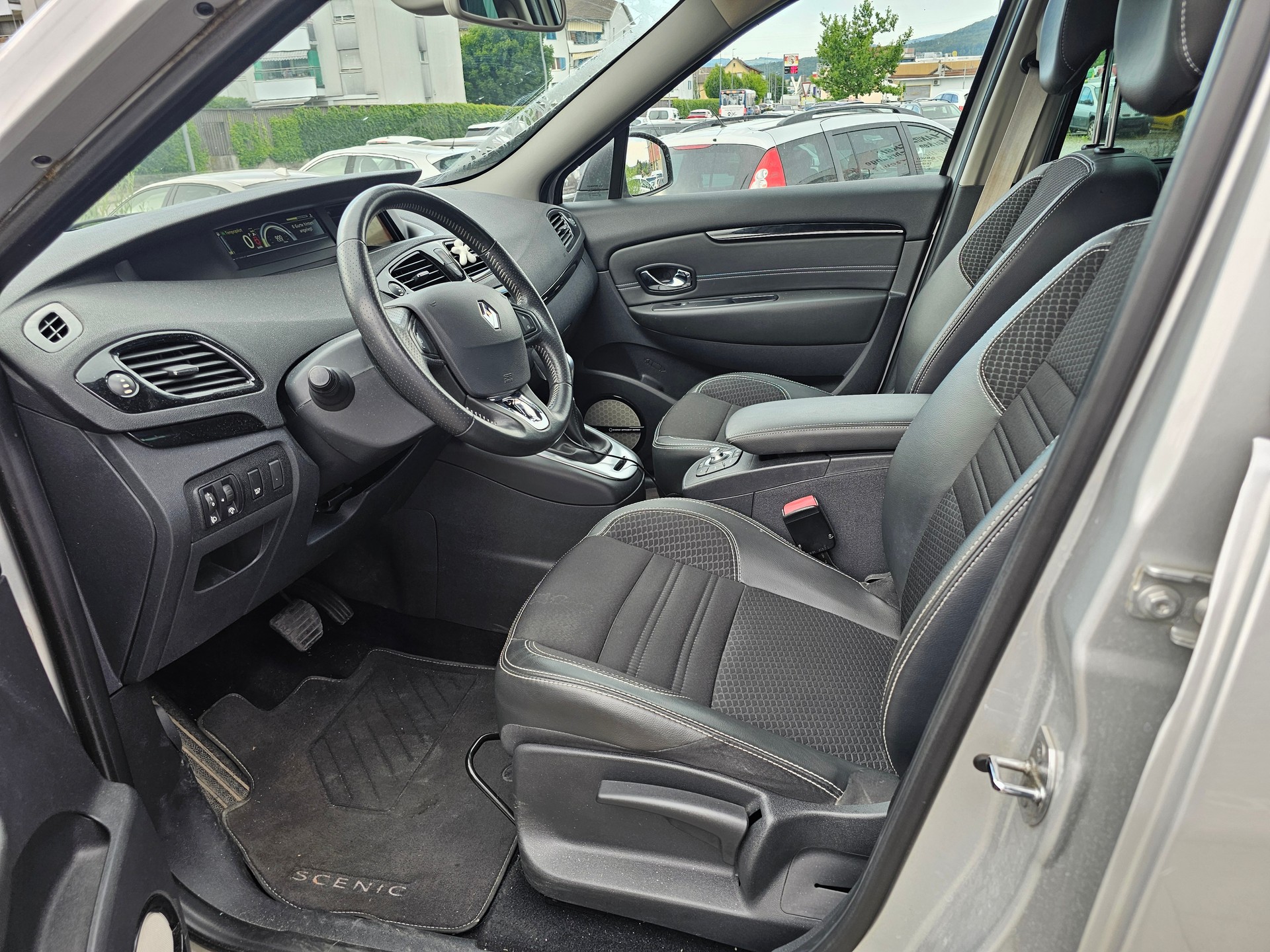 RENAULT Scénic 1.5 dCi Bose EDC-image-8