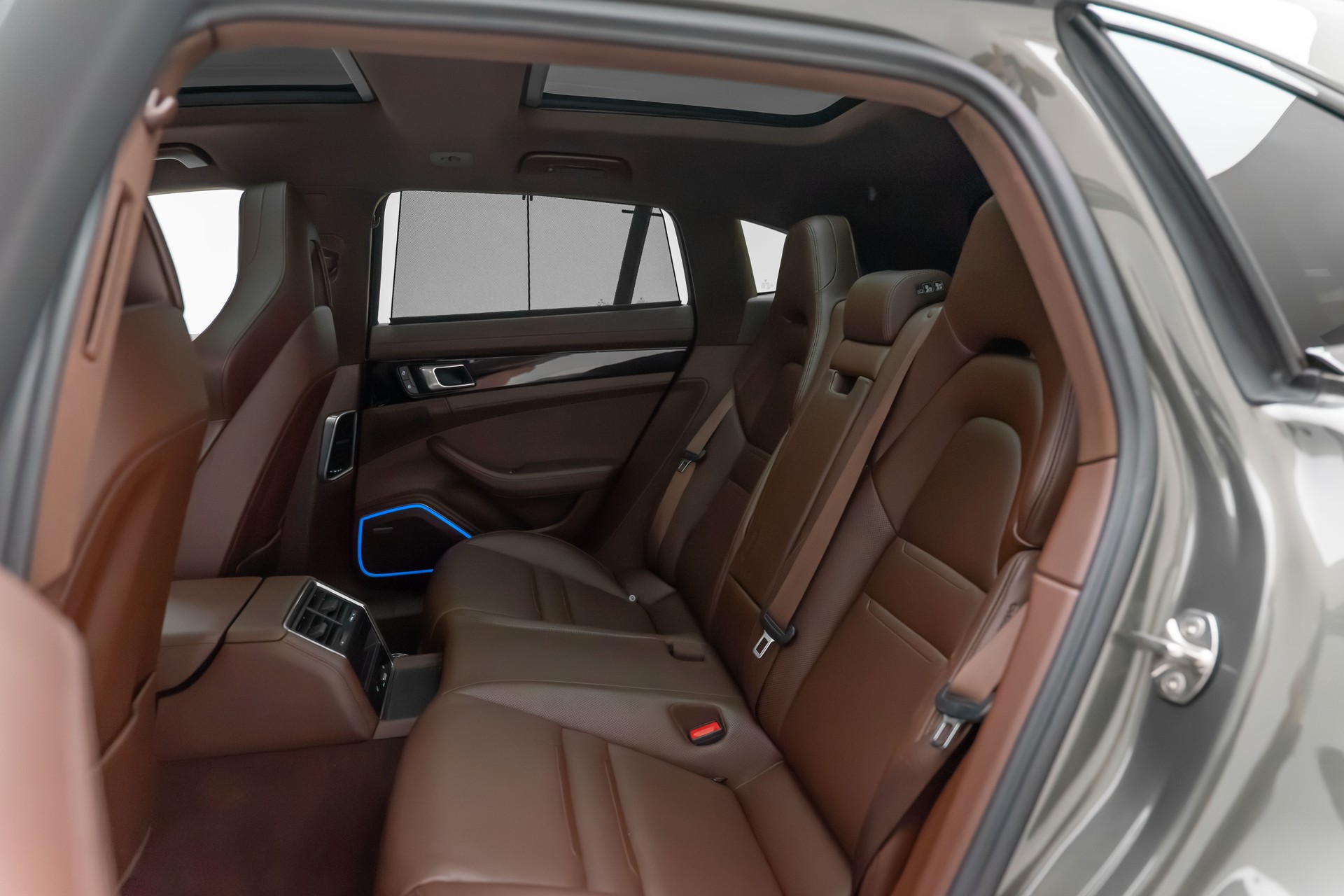 PORSCHE Panamera 4 E-Hybrid Sport Turismo Platinum Edition PDK-image-23