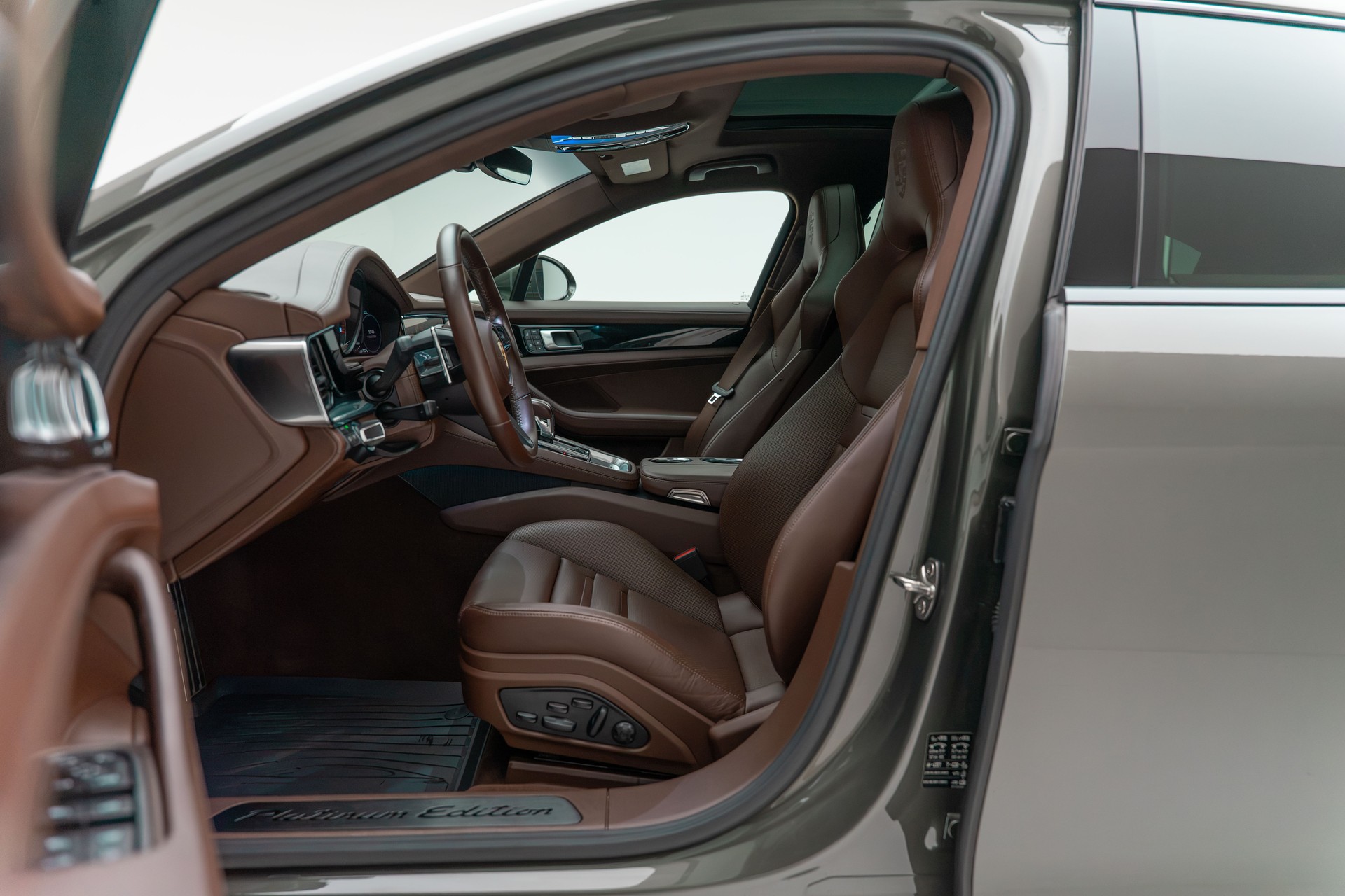 PORSCHE Panamera 4 E-Hybrid Sport Turismo Platinum Edition PDK-image-18