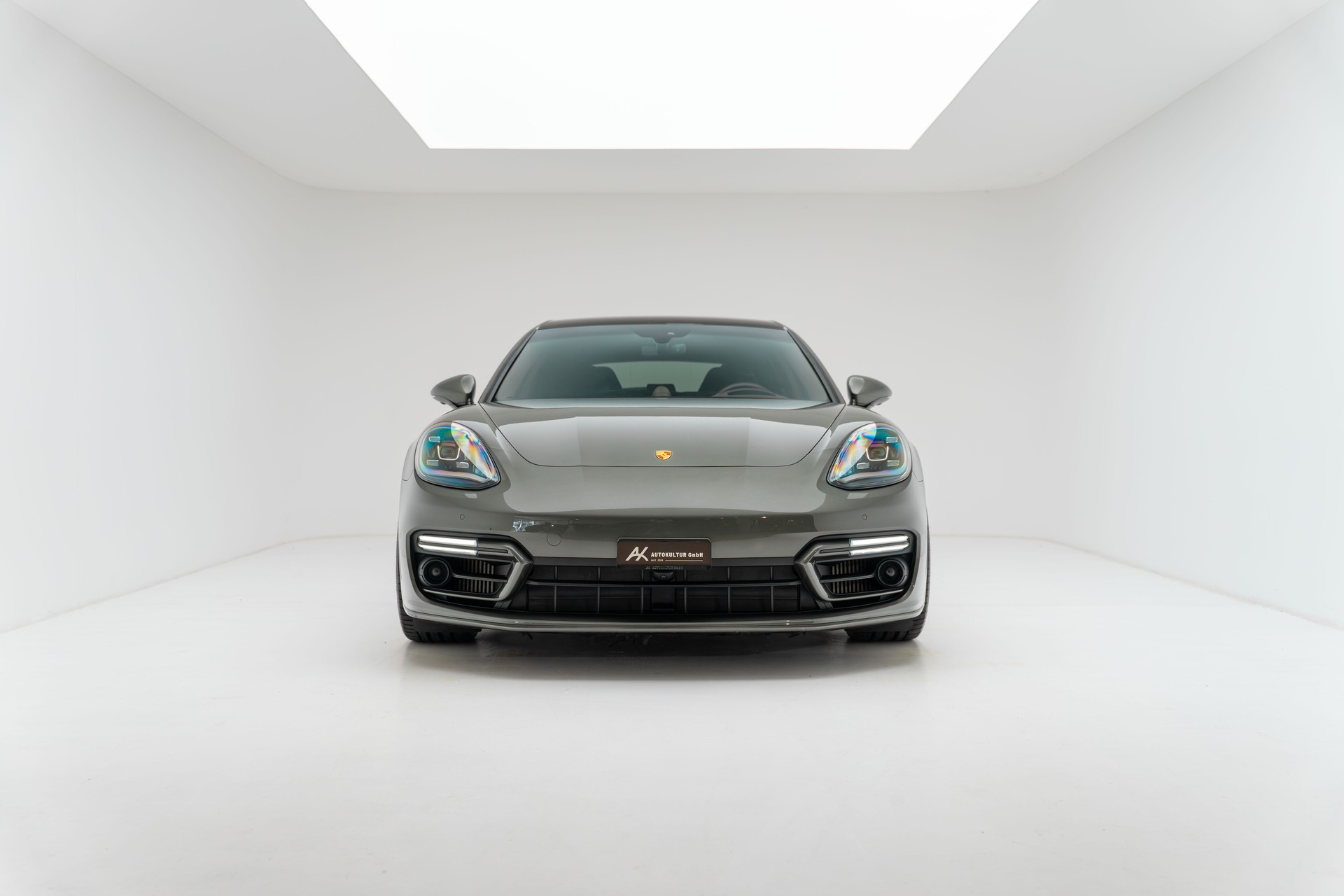 PORSCHE Panamera 4 E-Hybrid Sport Turismo Platinum Edition PDK-image-0