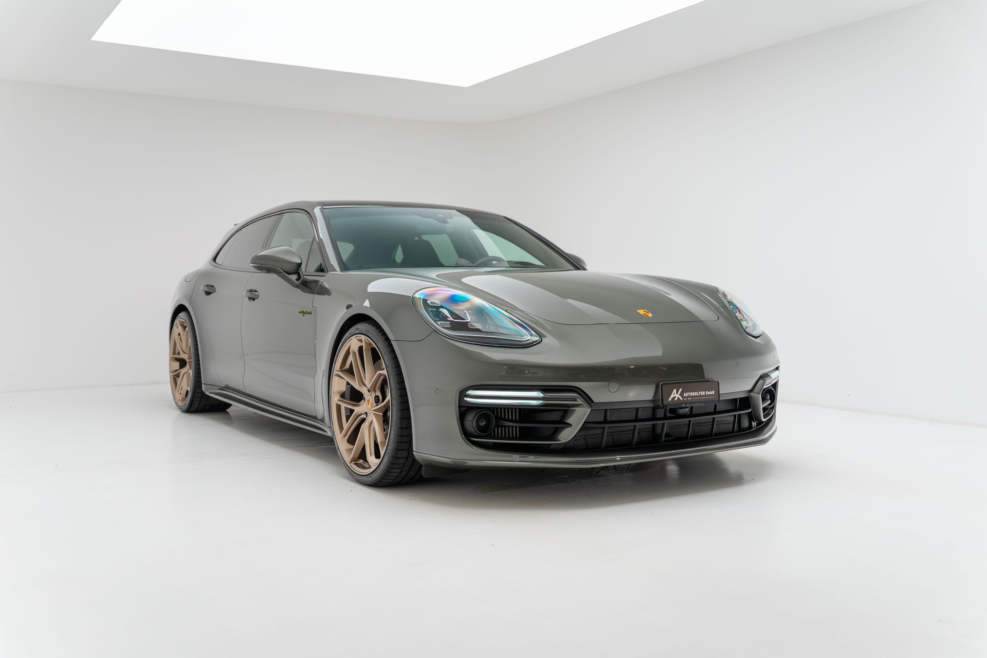 PORSCHE Panamera 4 E-Hybrid Sport Turismo Platinum Edition PDK-image-5