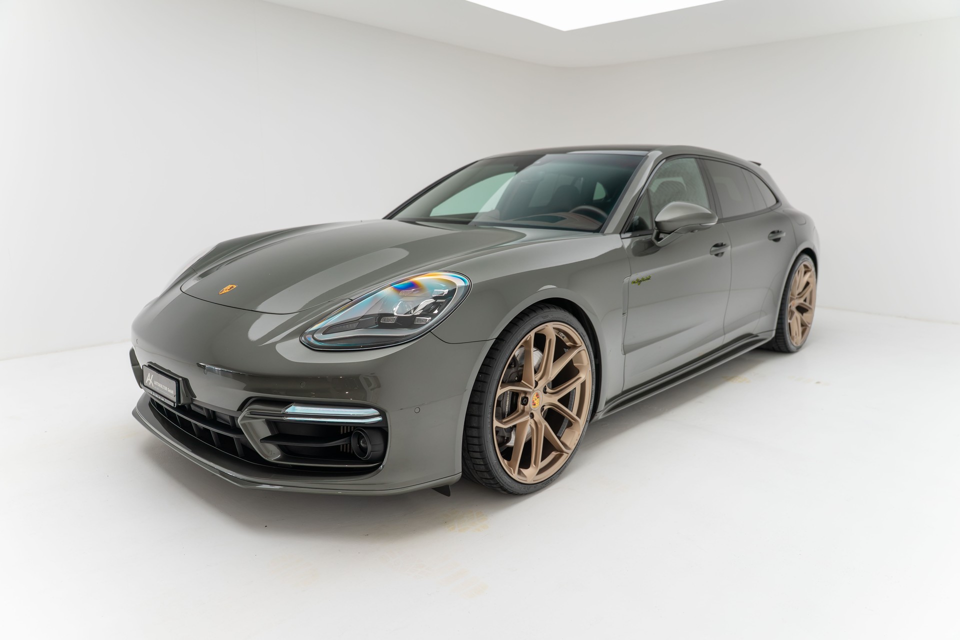 PORSCHE Panamera 4 E-Hybrid Sport Turismo Platinum Edition PDK-image-3