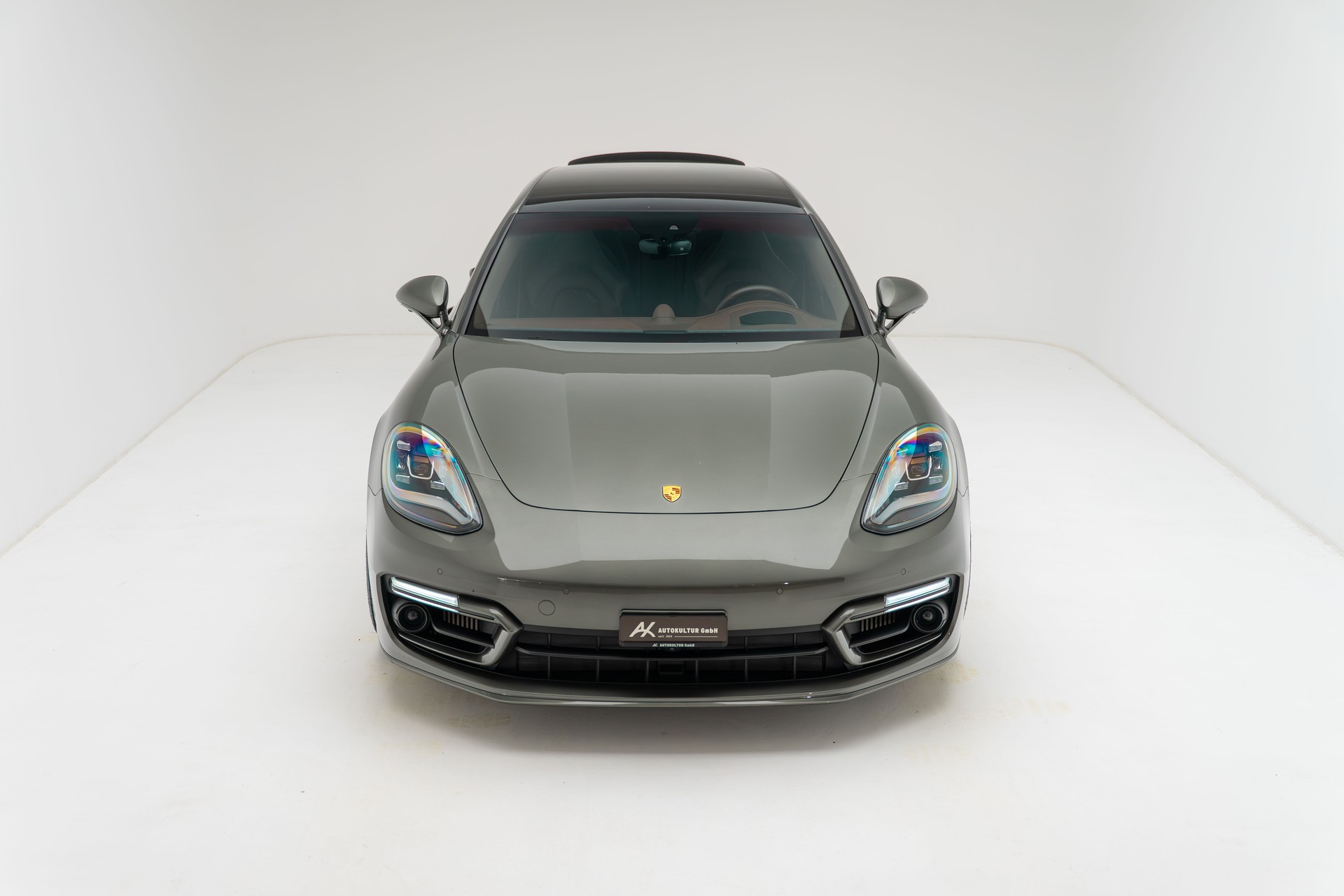 PORSCHE Panamera 4 E-Hybrid Sport Turismo Platinum Edition PDK-image-1