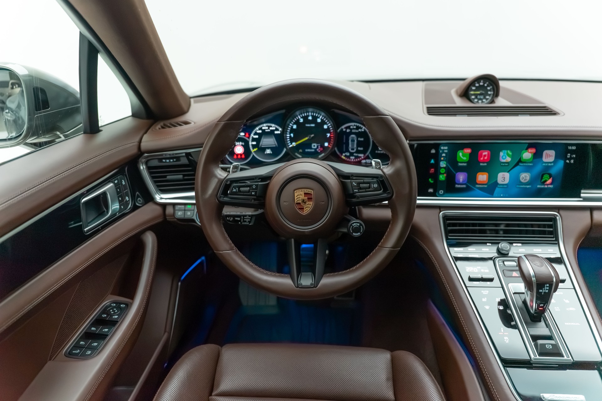 PORSCHE Panamera 4 E-Hybrid Sport Turismo Platinum Edition PDK-image-28