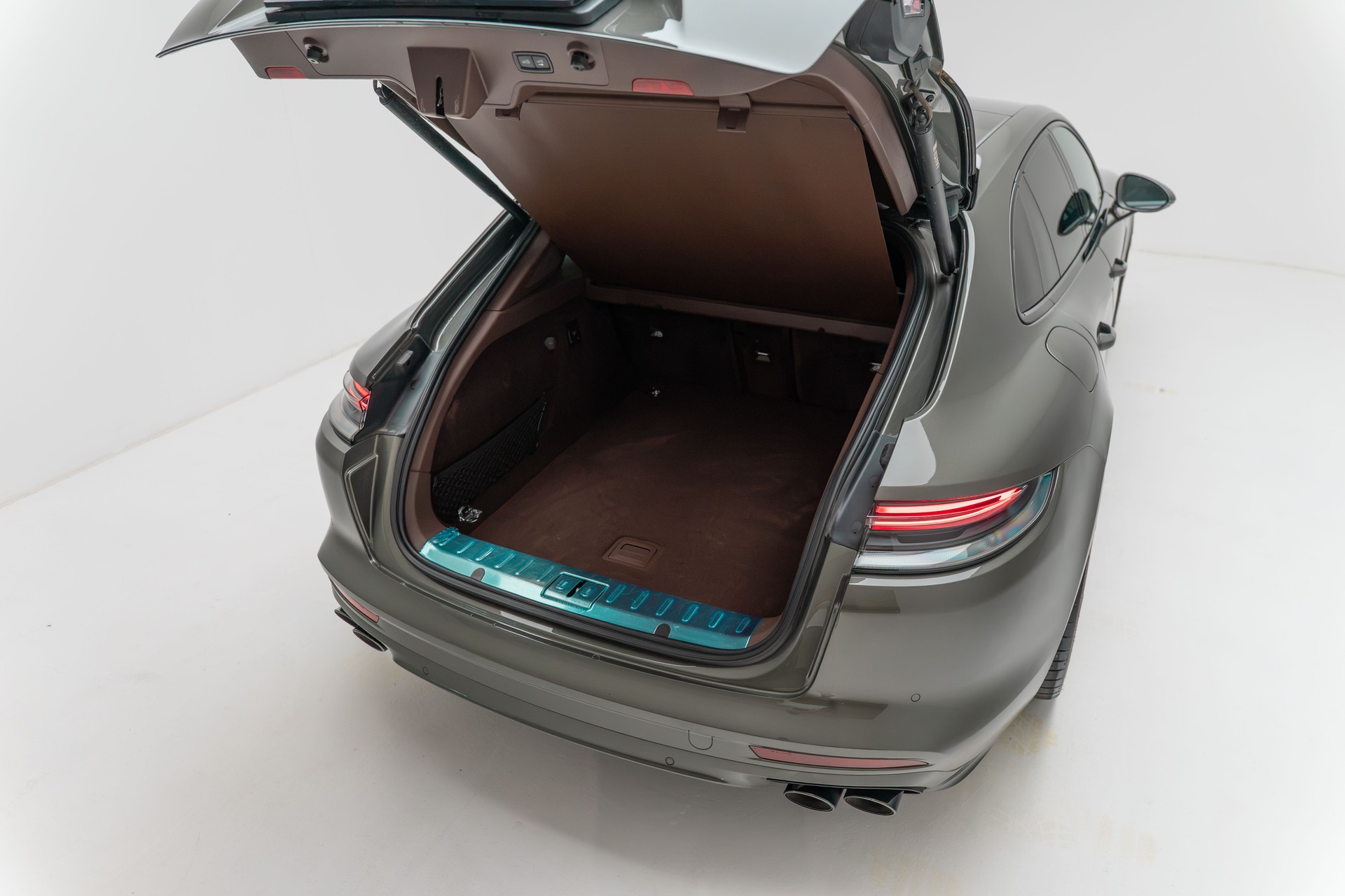 PORSCHE Panamera 4 E-Hybrid Sport Turismo Platinum Edition PDK-image-13