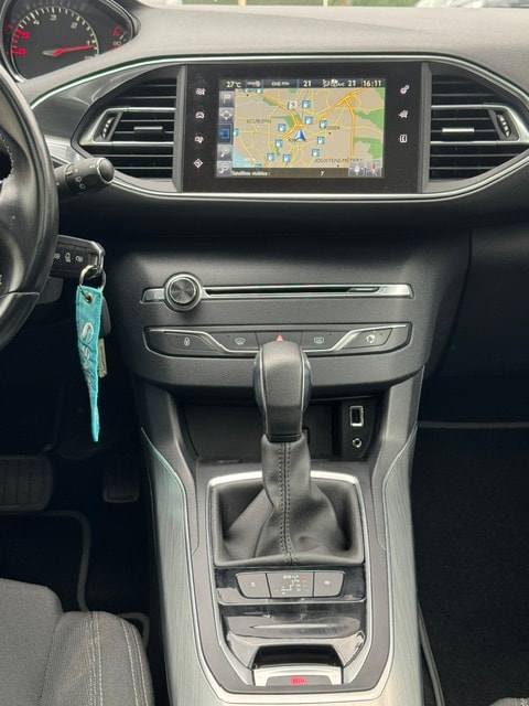PEUGEOT 308 SW 2.0 BlueHDI Allure Automatic-image-14