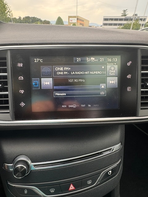 PEUGEOT 308 SW 2.0 BlueHDI Allure Automatic-image-11