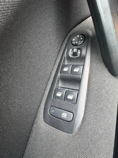 PEUGEOT 308 SW 2.0 BlueHDI Allure Automatic-image-21