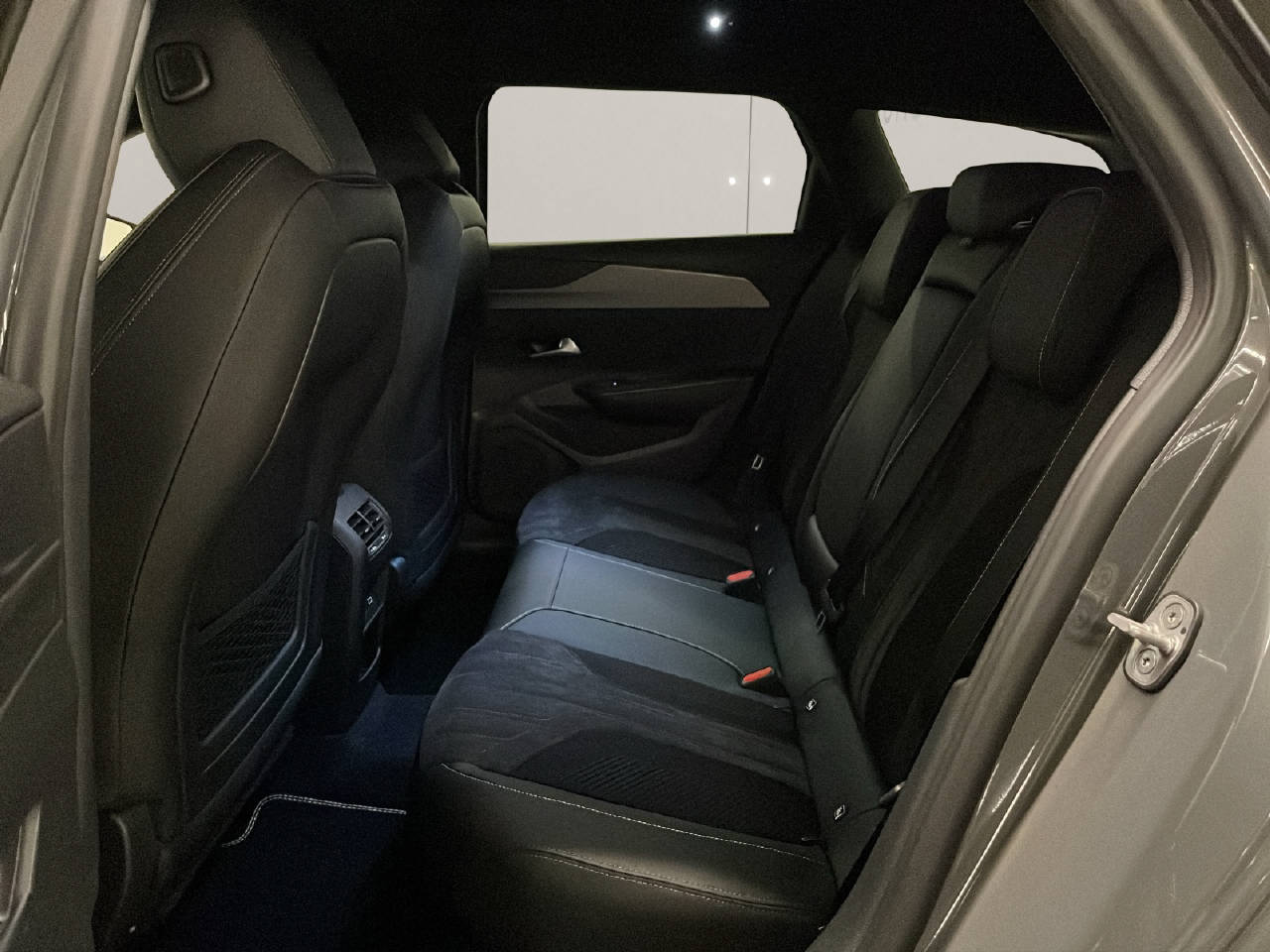 PEUGEOT 308 SW 1.2 Hybrid GT-image-11