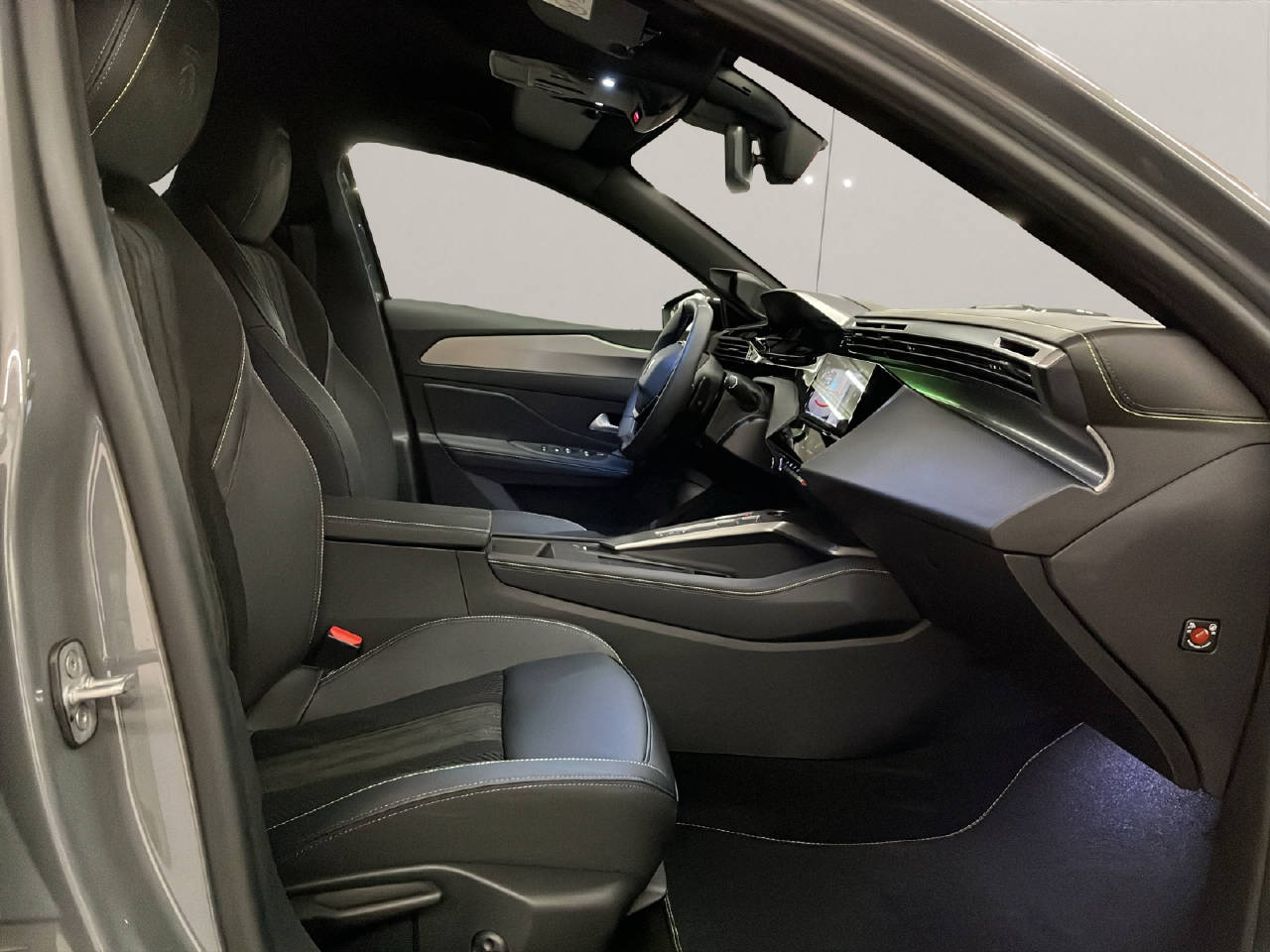PEUGEOT 308 SW 1.2 Hybrid GT-image-10