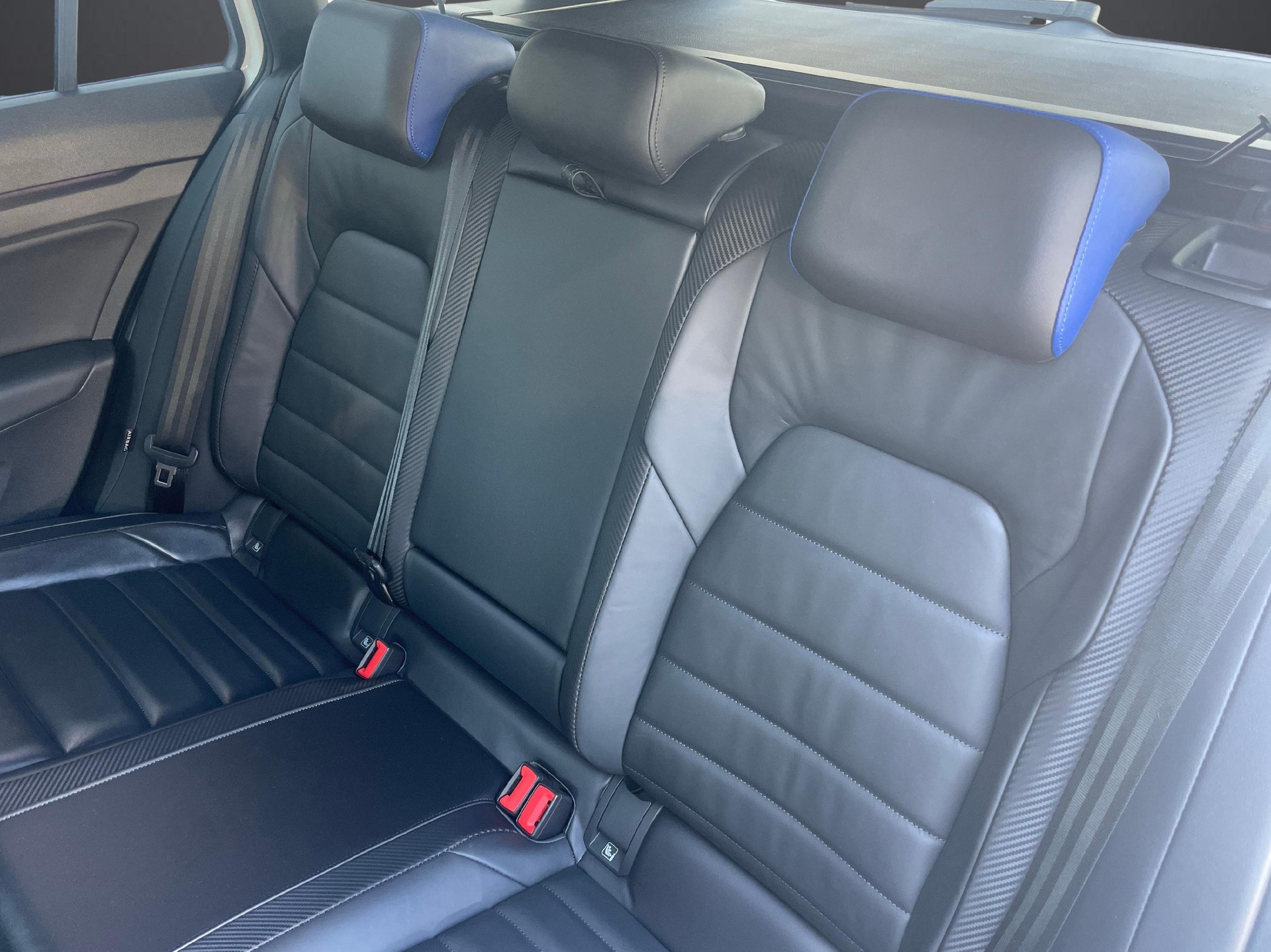 VW Golf VIII Variant 2.0 TSI R DSG 4motion-image-7