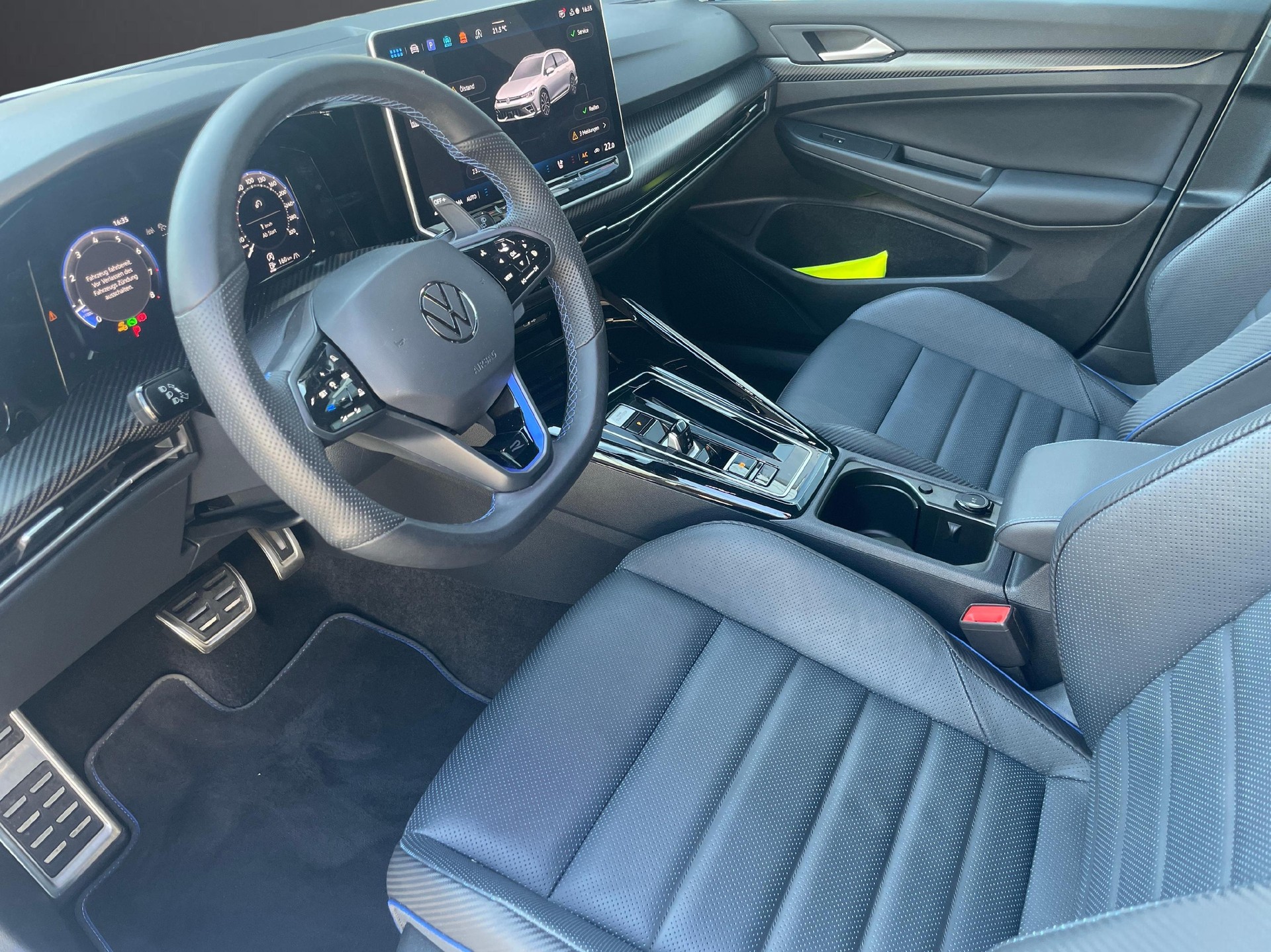 VW Golf VIII Variant 2.0 TSI R DSG 4motion-image-6